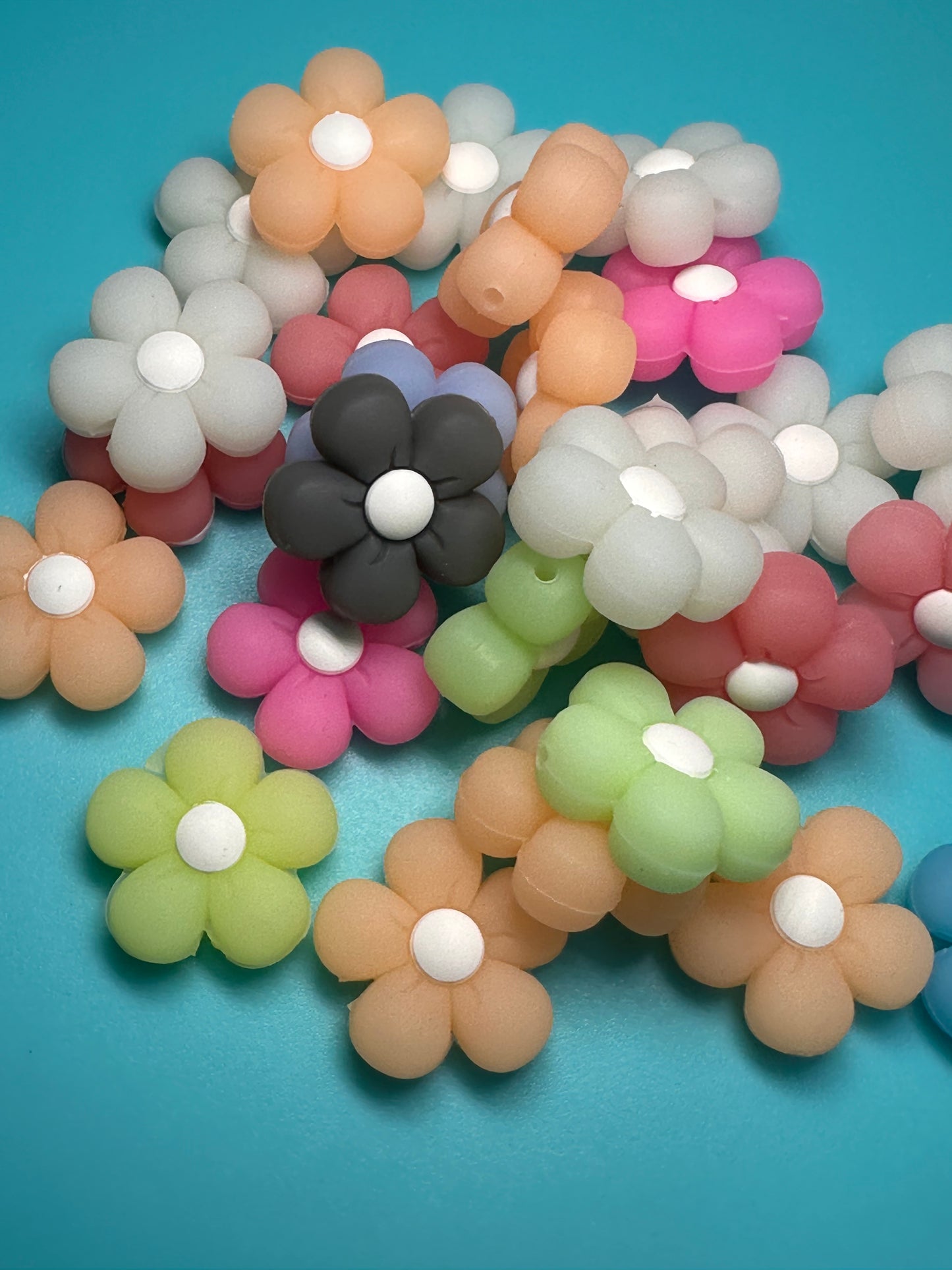 Very luminous Cute flower/ Focal Bead/ beadable pen/ Silicone bead/ keychain bead/ Glow in the Dark