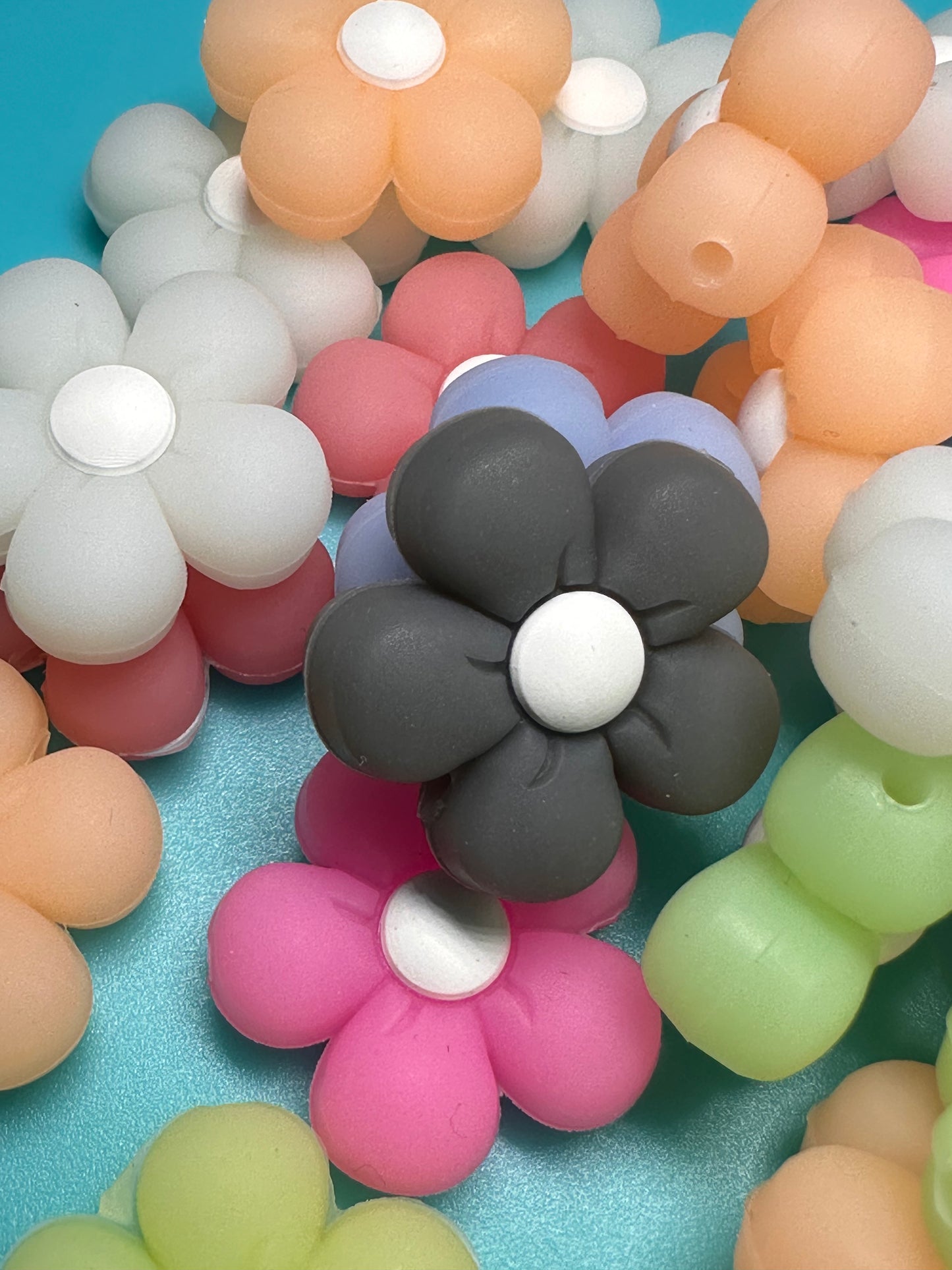Very luminous Cute flower/ Focal Bead/ beadable pen/ Silicone bead/ keychain bead/ Glow in the Dark