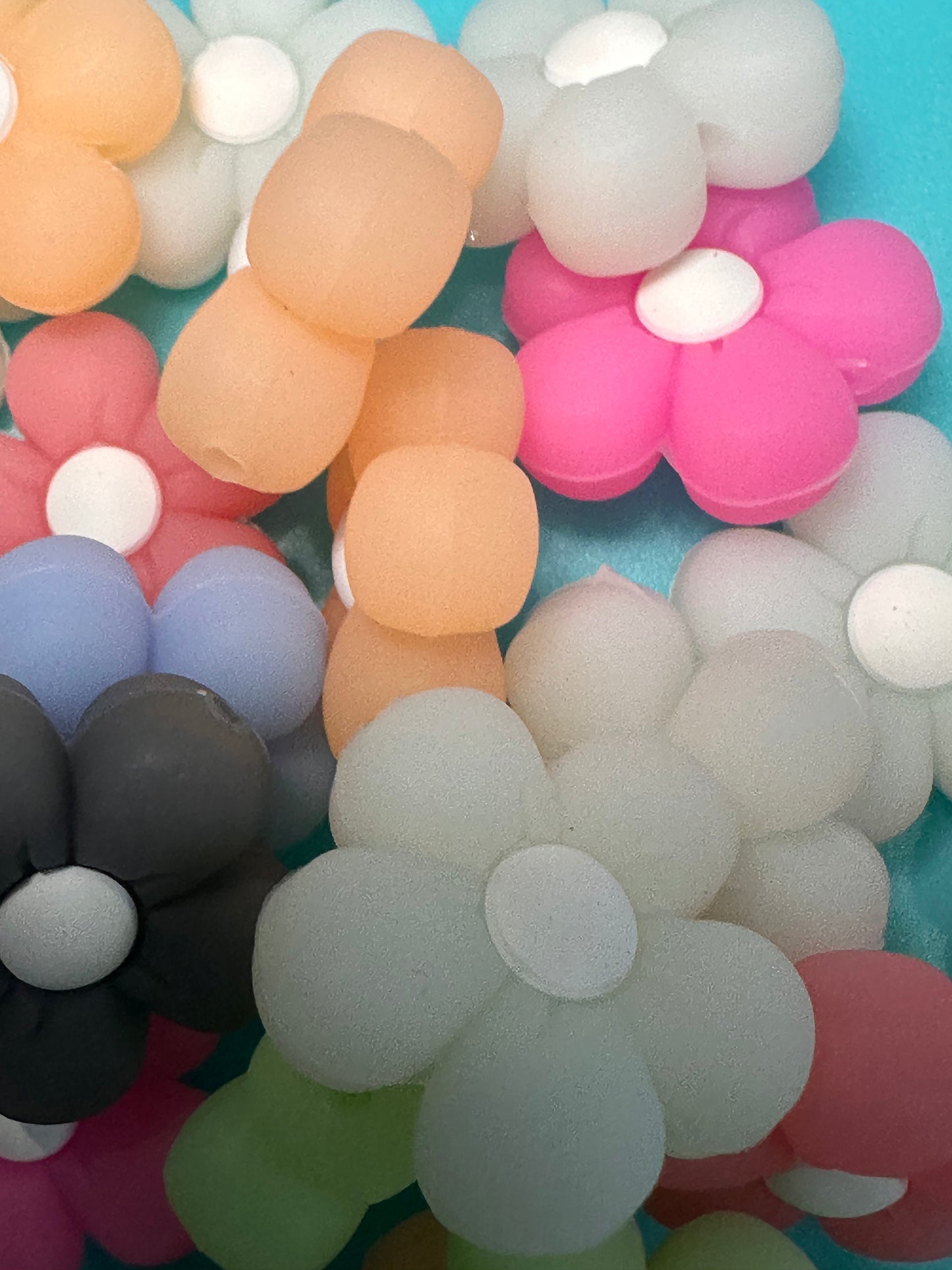 Very luminous Cute flower/ Focal Bead/ beadable pen/ Silicone bead/ keychain bead/ Glow in the Dark