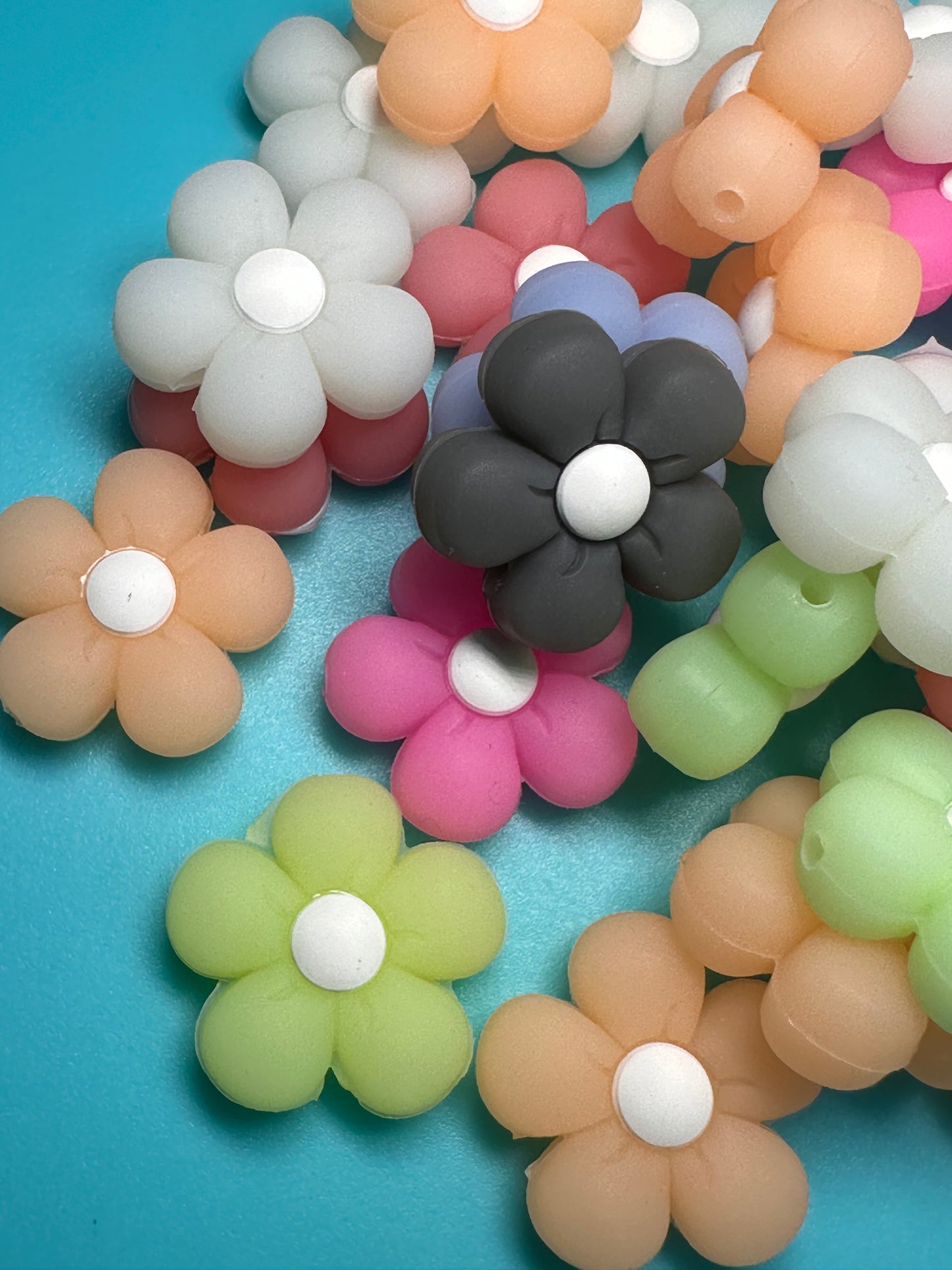 Very luminous Cute flower/ Focal Bead/ beadable pen/ Silicone bead/ keychain bead/ Glow in the Dark