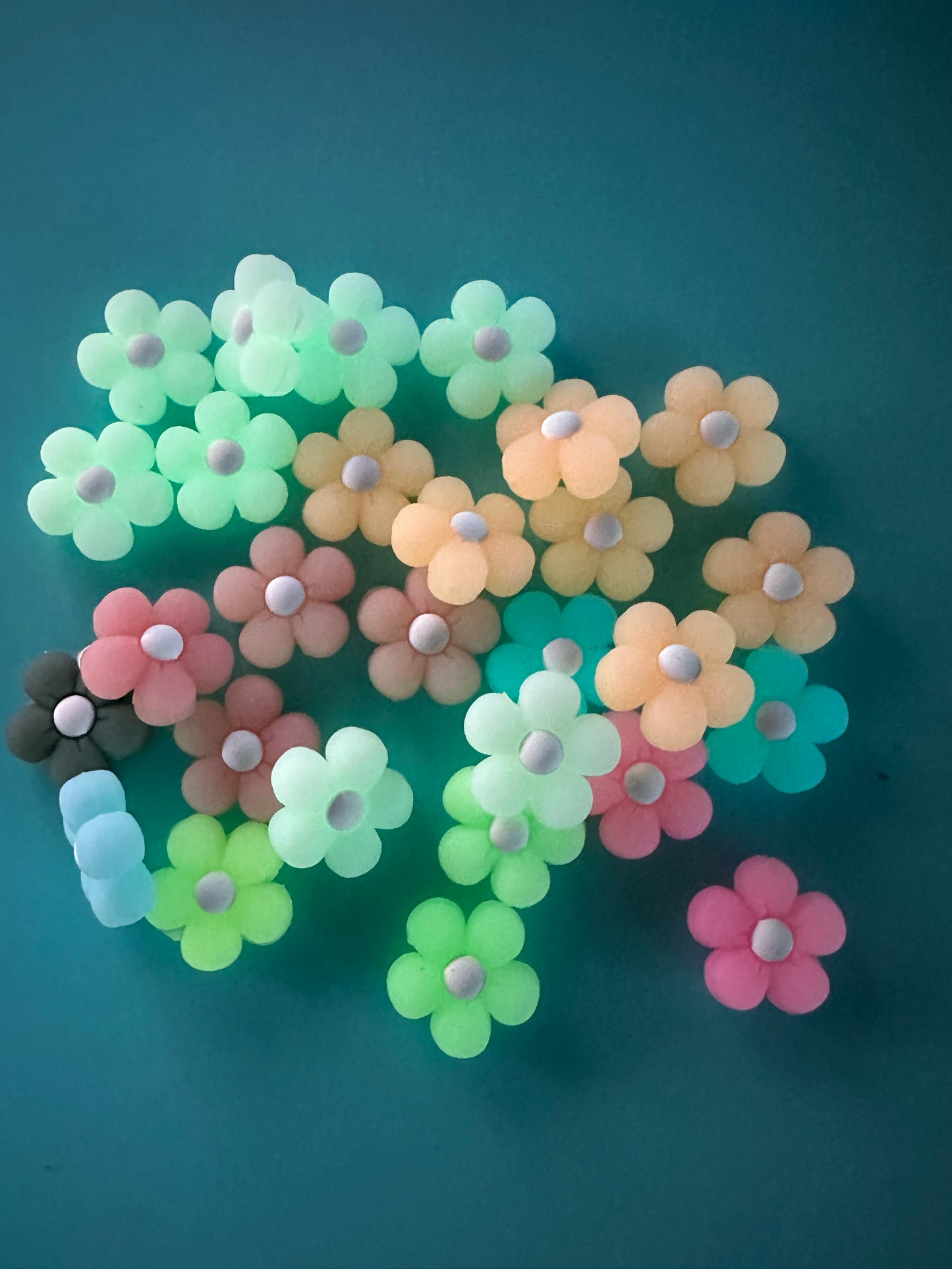 Very luminous Cute flower/ Focal Bead/ beadable pen/ Silicone bead/ keychain bead/ Glow in the Dark