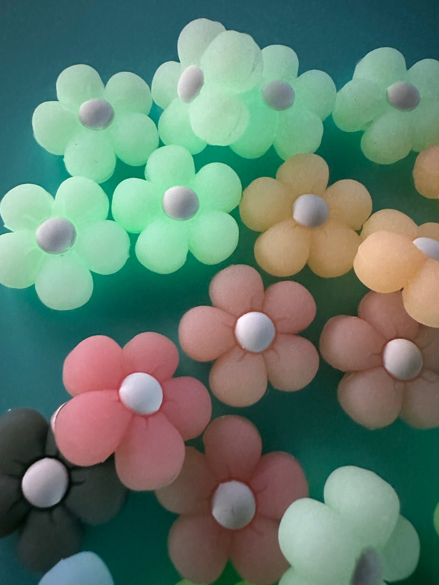 Very luminous Cute flower/ Focal Bead/ beadable pen/ Silicone bead/ keychain bead/ Glow in the Dark