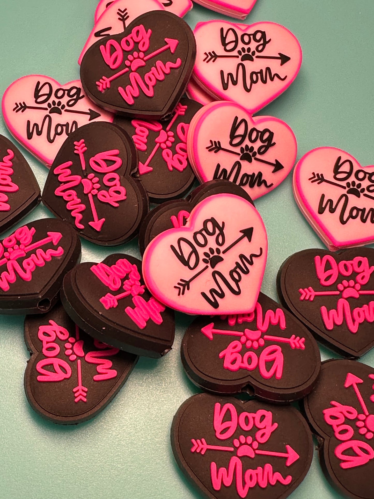 Dog Mom beads/ Focal Bead/ beadable pen/ Silicone bead/ keychain bead/ pet / dog/ pink or black heart/