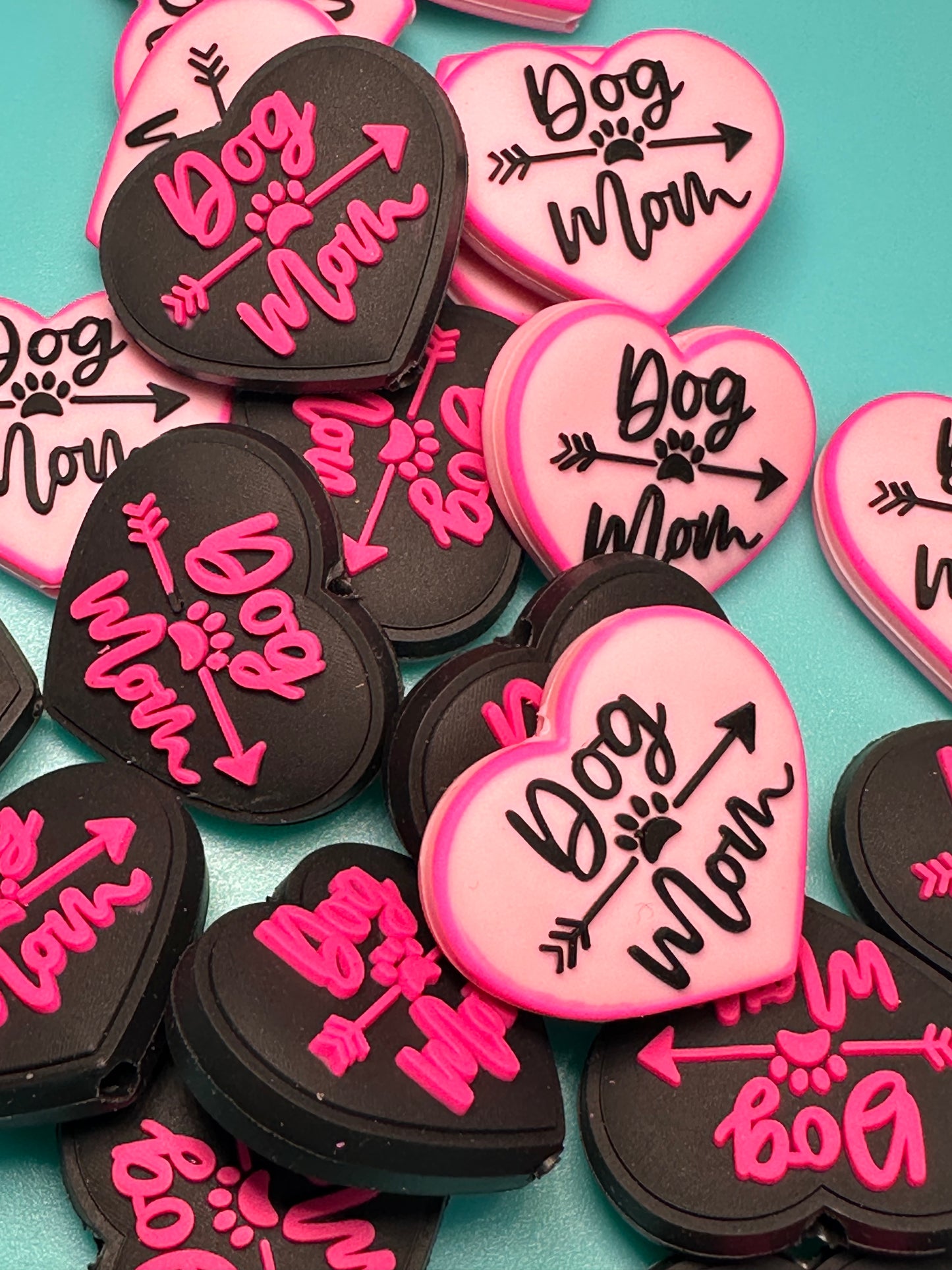 Dog Mom beads/ Focal Bead/ beadable pen/ Silicone bead/ keychain bead/ pet / dog/ pink or black heart/
