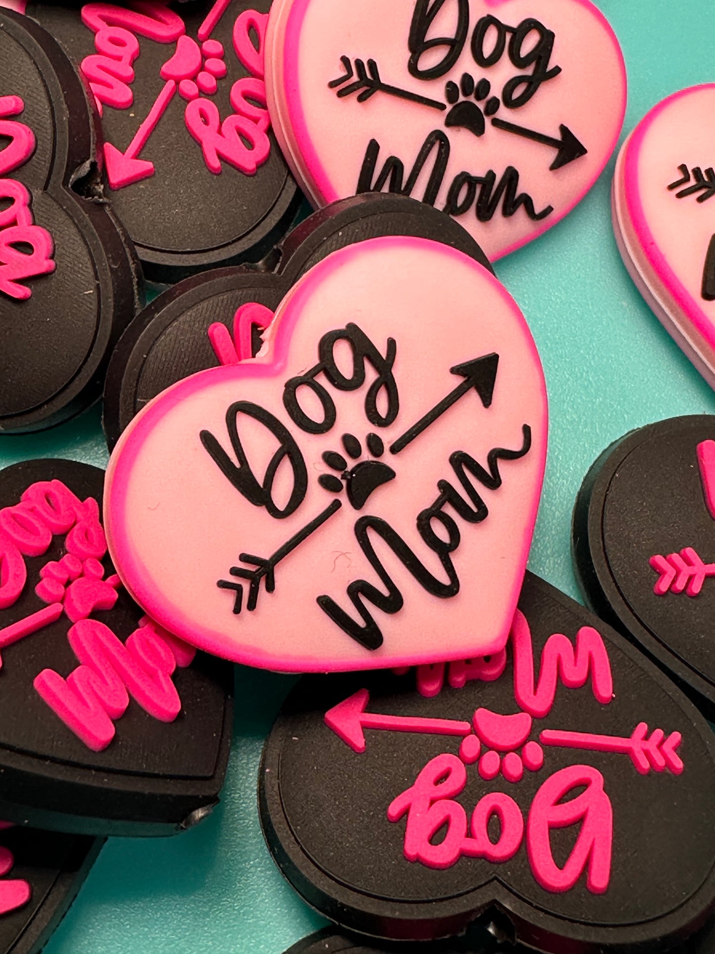 Dog Mom beads/ Focal Bead/ beadable pen/ Silicone bead/ keychain bead/ pet / dog/ pink or black heart/