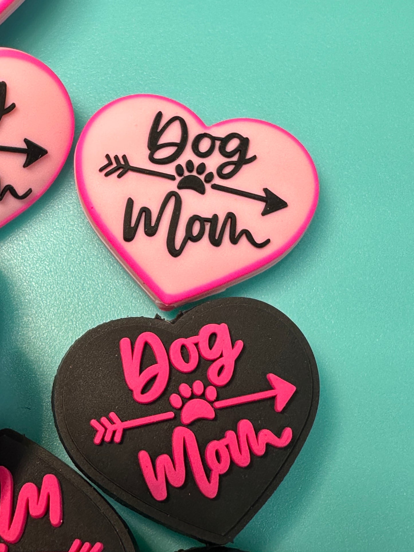 Dog Mom beads/ Focal Bead/ beadable pen/ Silicone bead/ keychain bead/ pet / dog/ pink or black heart/