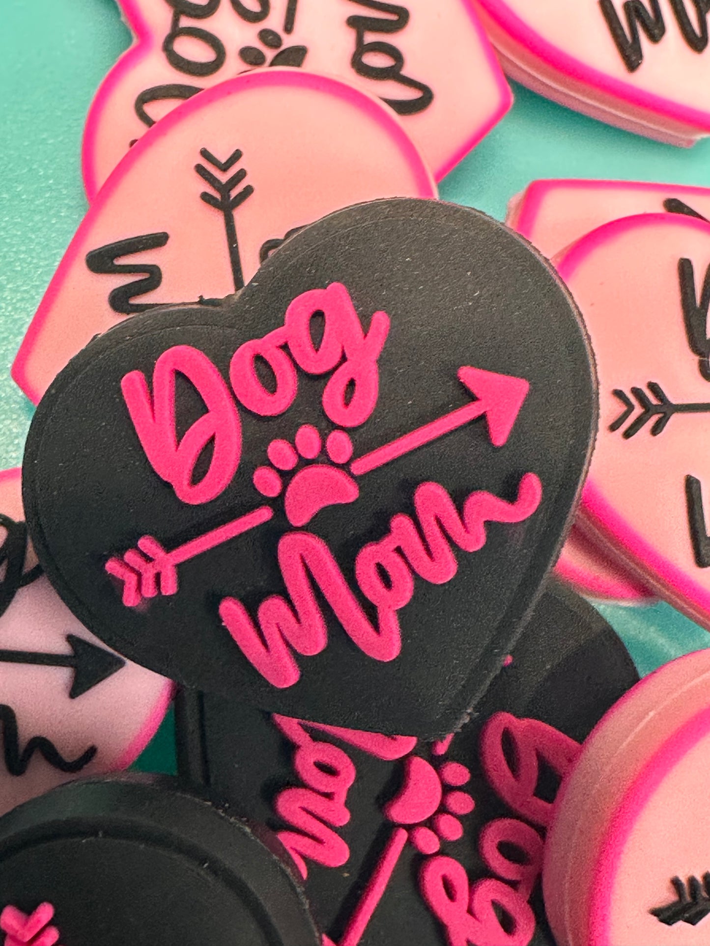 Dog Mom beads/ Focal Bead/ beadable pen/ Silicone bead/ keychain bead/ pet / dog/ pink or black heart/