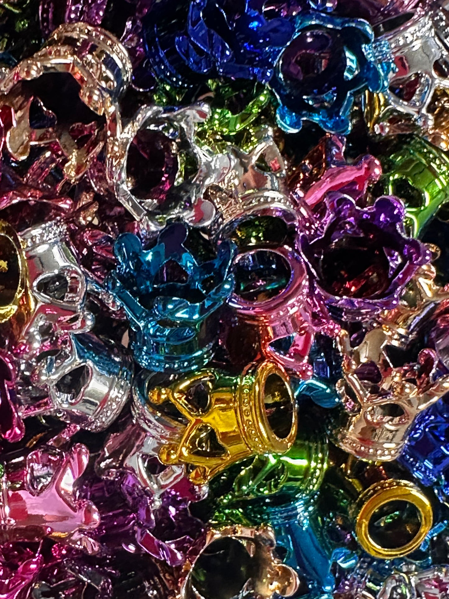Metallic Plastic crown shaped beads/unique beads/ beadable pen/ keychain bead/assorted colors/10 beads included