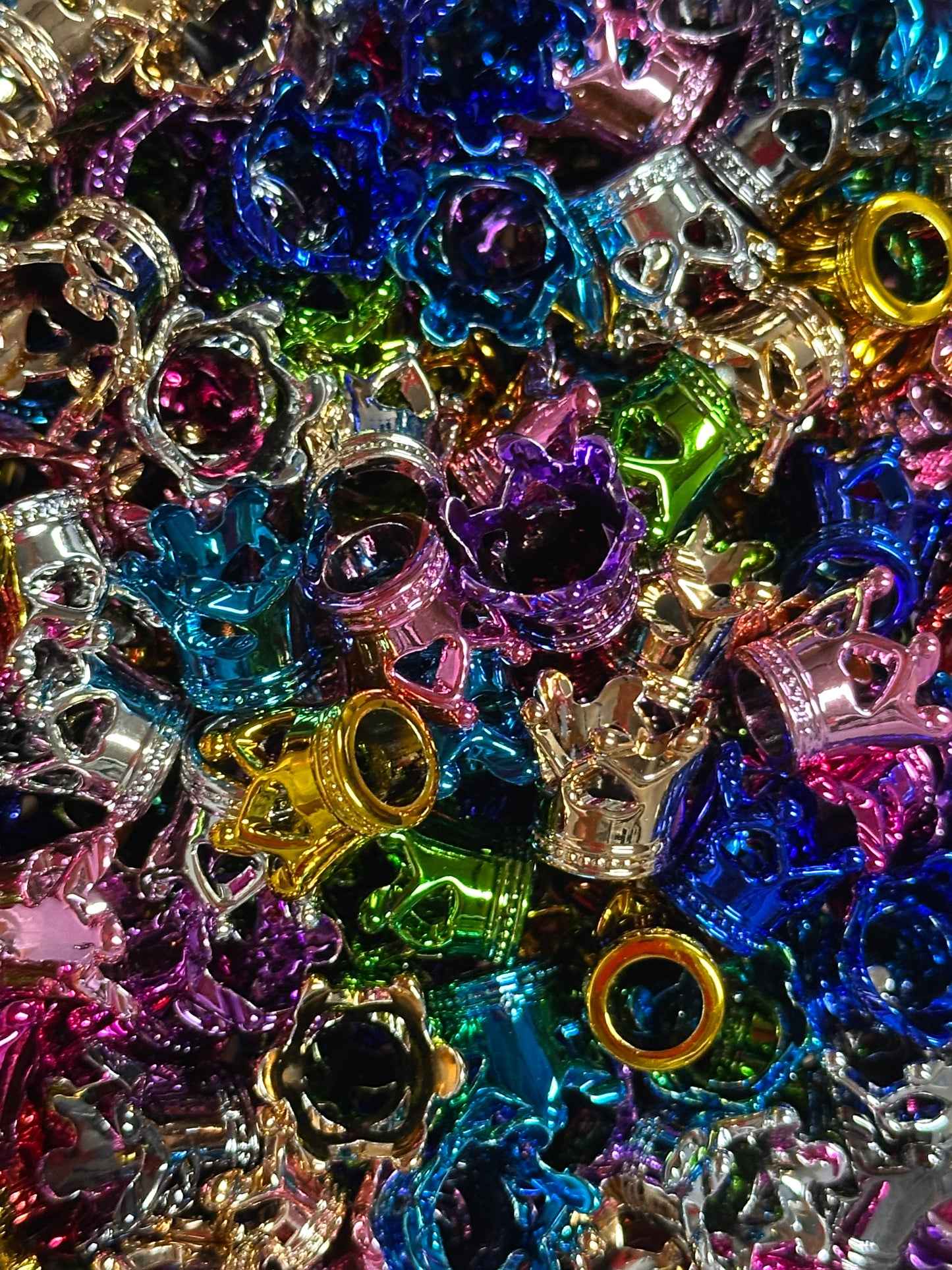 Metallic Plastic crown shaped beads/unique beads/ beadable pen/ keychain bead/assorted colors/10 beads included