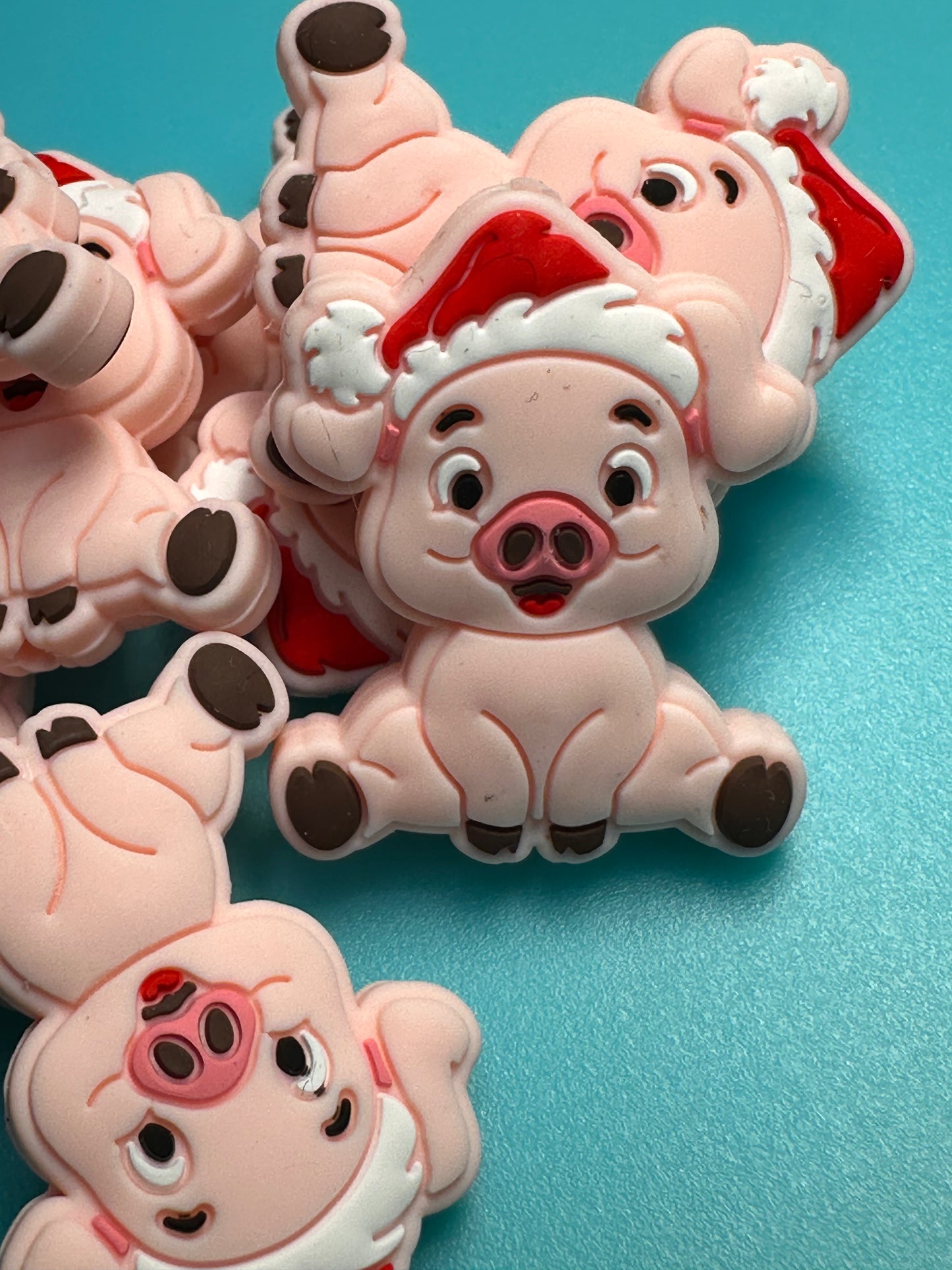 Pig with Santa hat/ Christmas Focal Bead/ beadable pen/ Silicone bead/ keychain bead/ reindeer on ornament