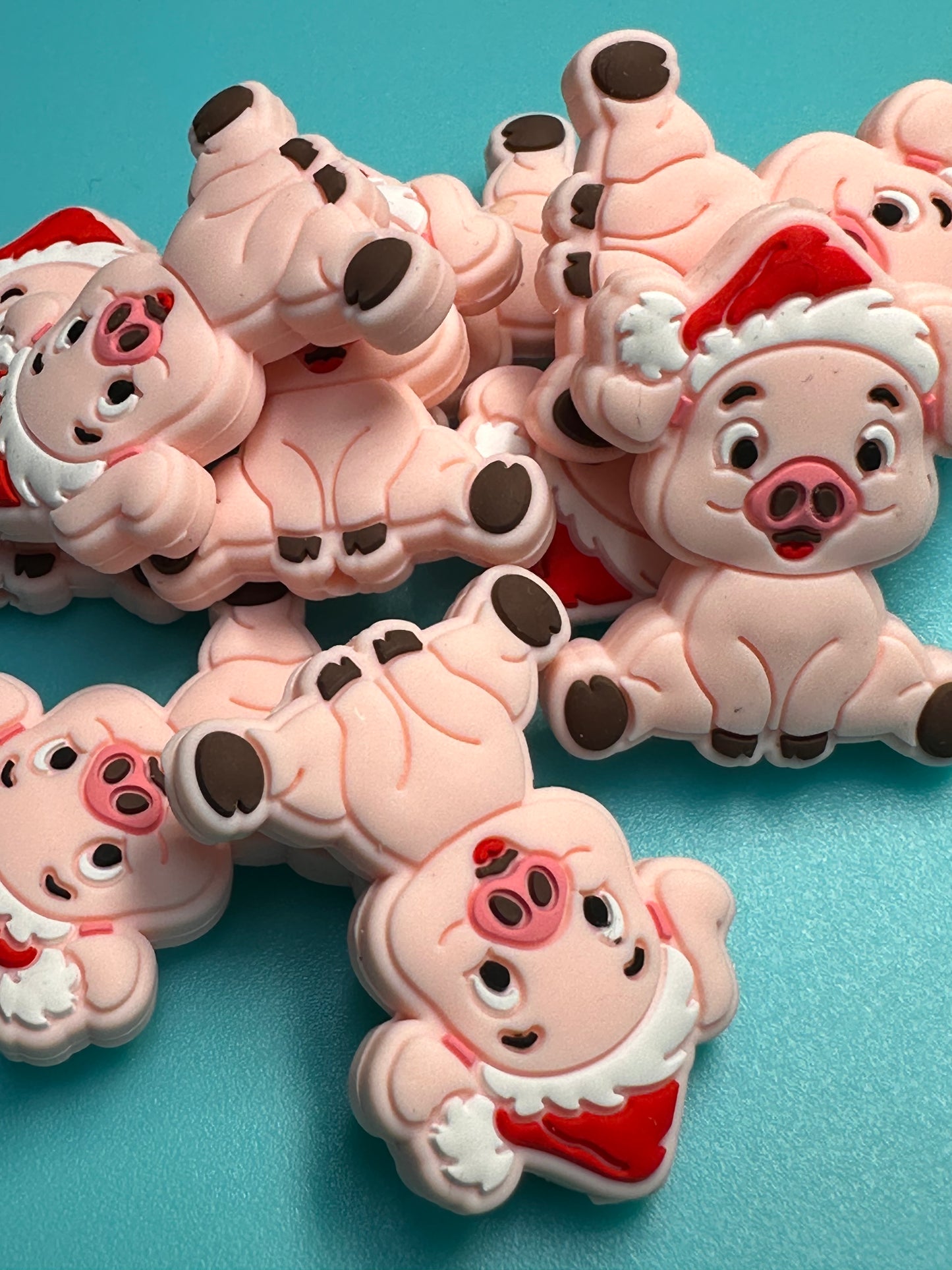 Pig with Santa hat/ Christmas Focal Bead/ beadable pen/ Silicone bead/ keychain bead/ reindeer on ornament