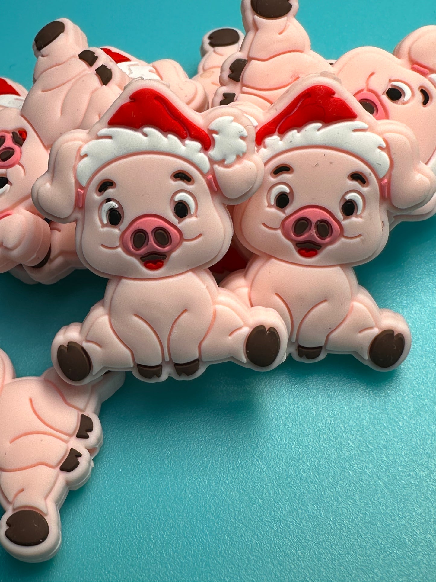 Pig with Santa hat/ Christmas Focal Bead/ beadable pen/ Silicone bead/ keychain bead/ reindeer on ornament