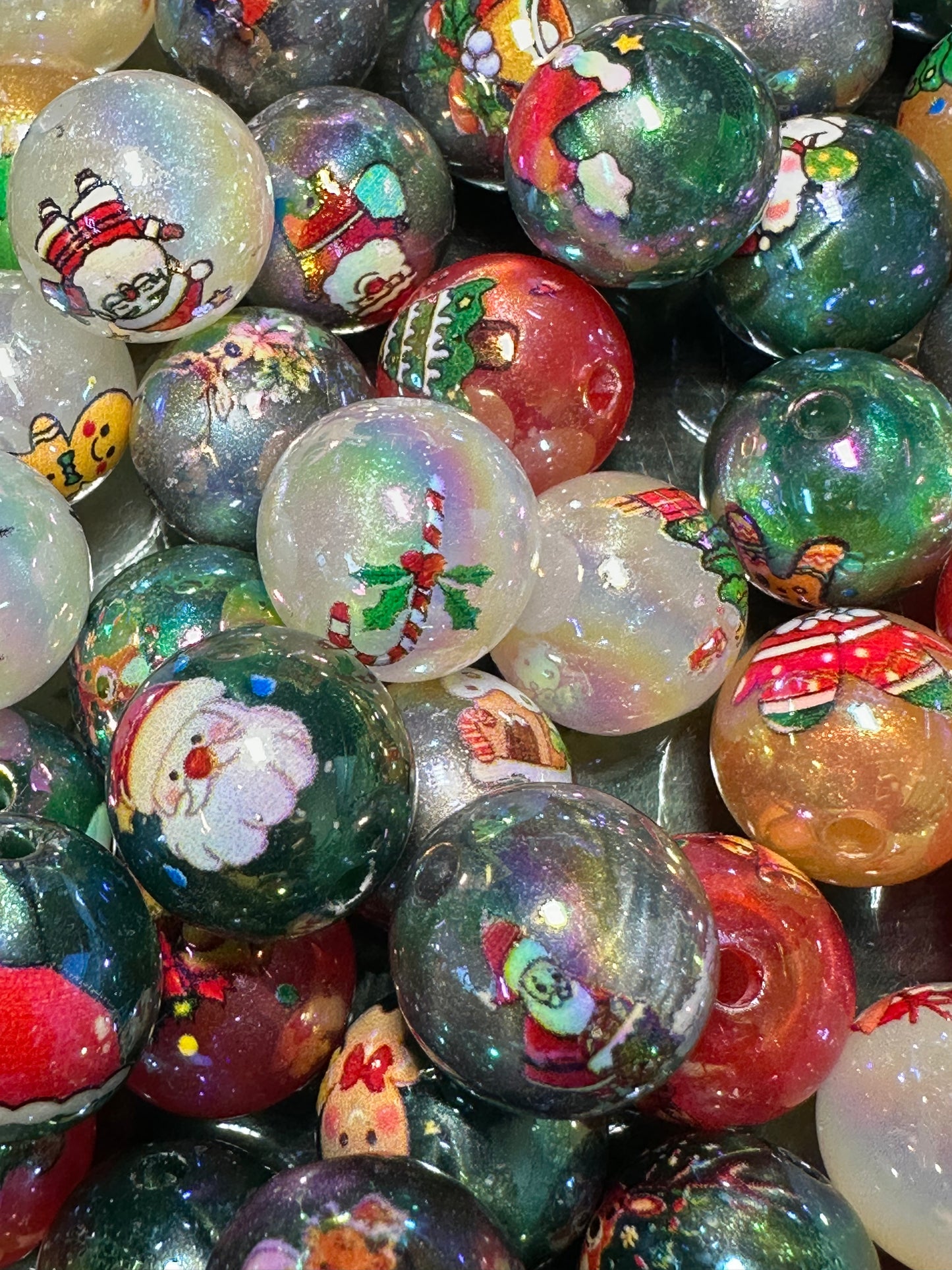 Christmas Beads ā 16mm resin Holiday Beads (Set of 10)