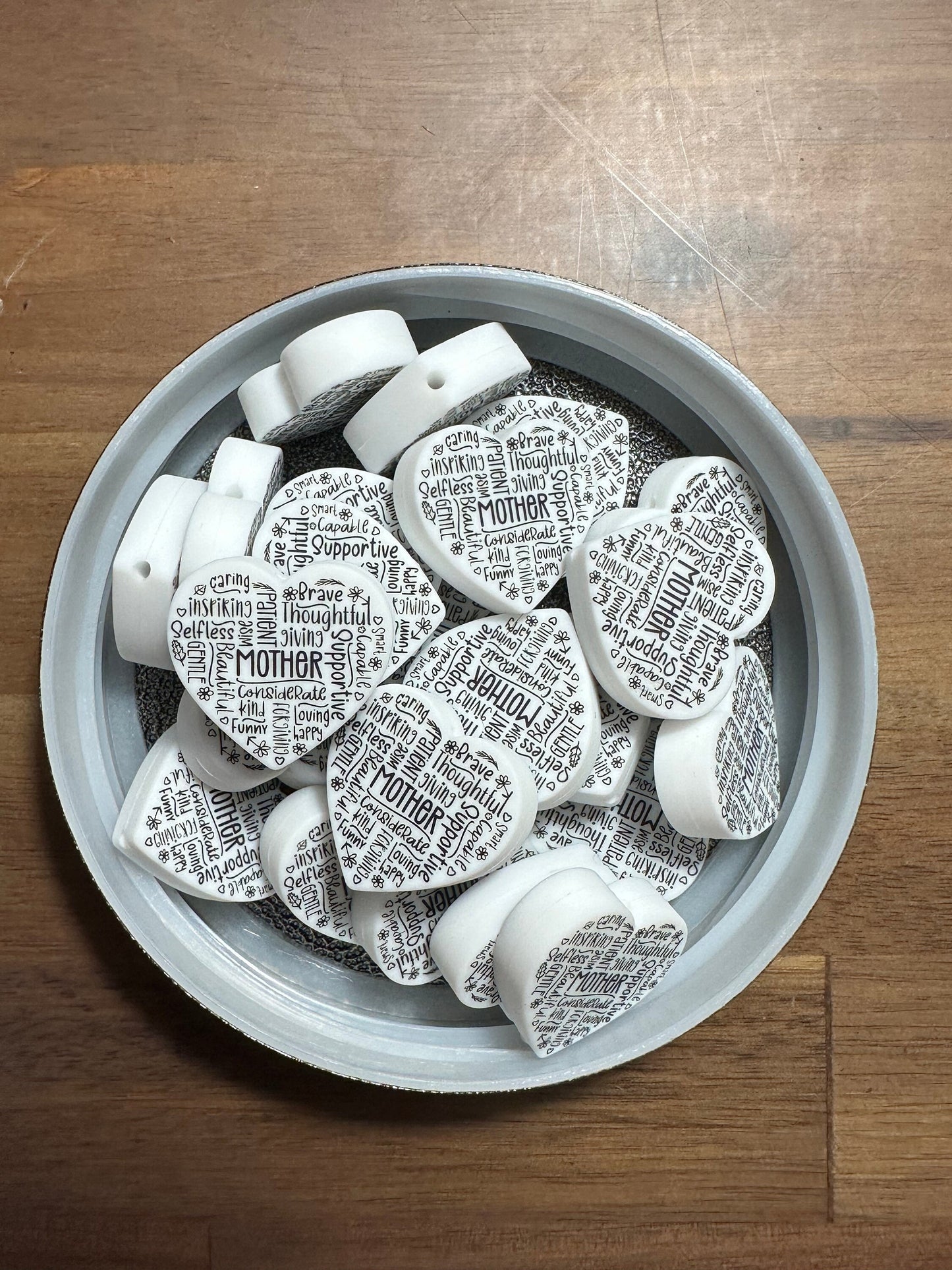 Mom/ Mother Focal Bead/ beadable pen/ Silicone bead/ mother/ keychain bead/ heart shaped/ Madre