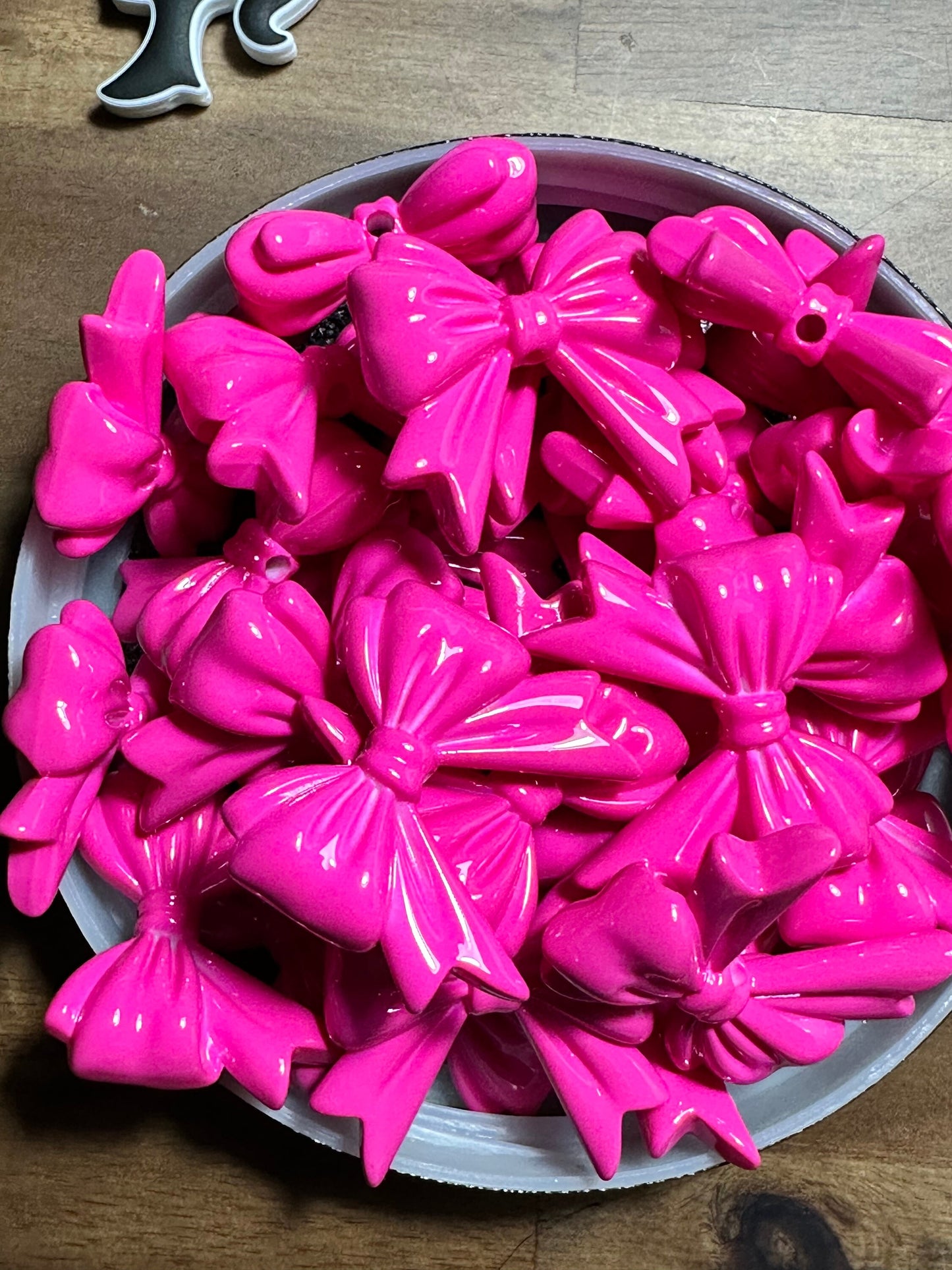 5 bow beads/Focal Bead/ beadable pen/ Silicone bead/ keychain bead/ pink