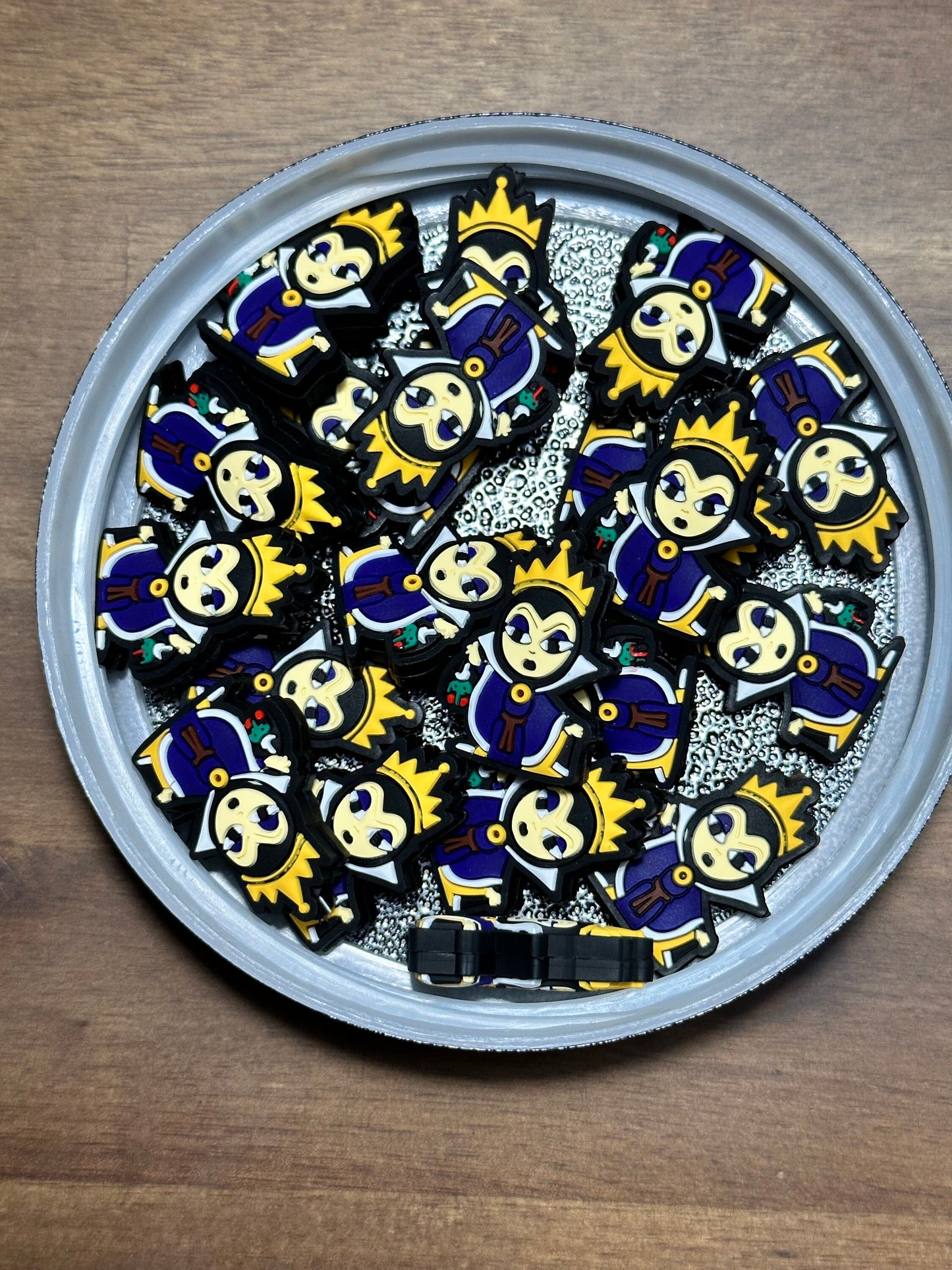 Queen/ Focal Bead/ beadable pen/ Silicone bead/ keychain bead/ castle/ happy lady / princess