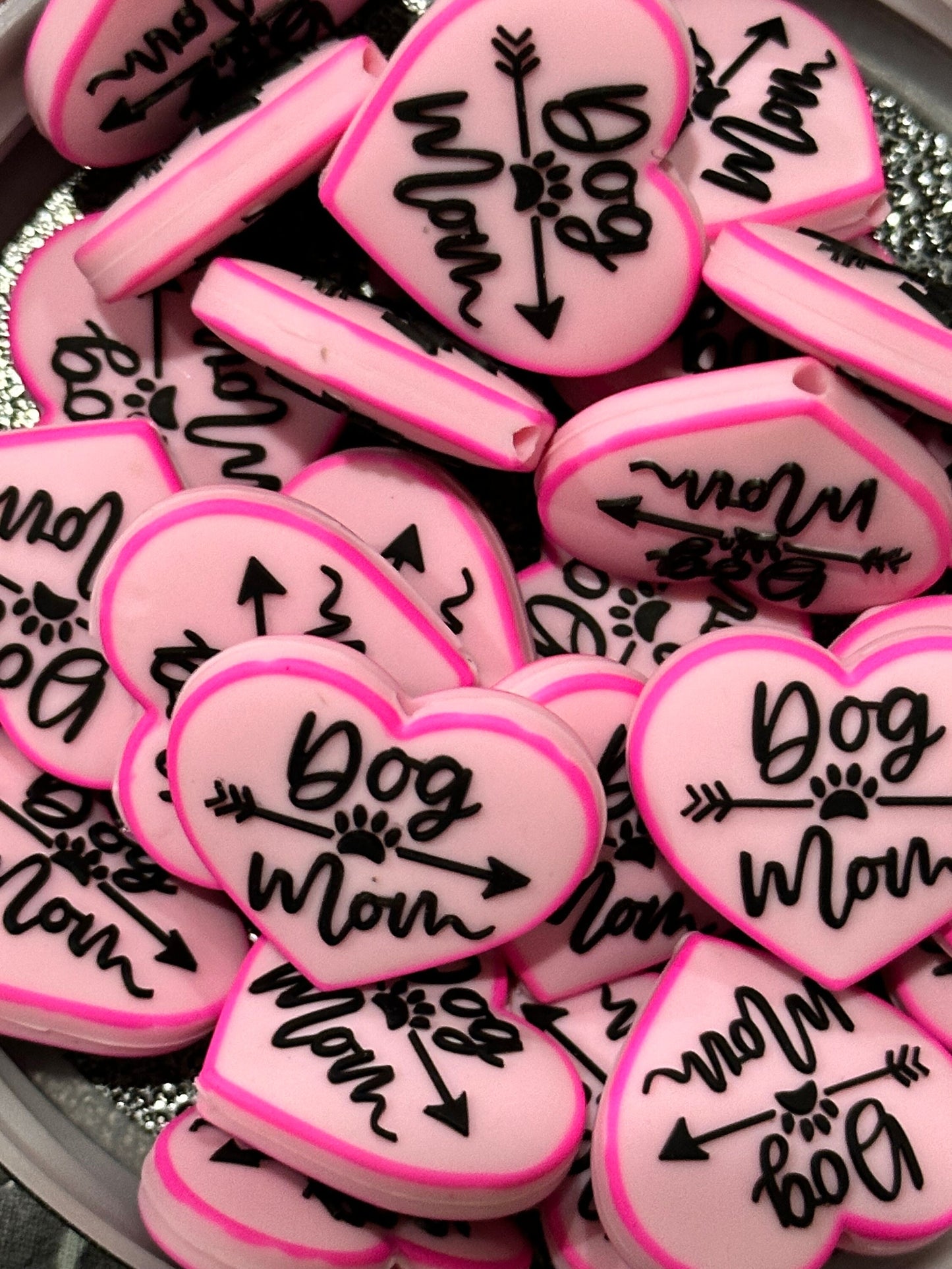 Dog Mom beads/ Focal Bead/ beadable pen/ Silicone bead/ keychain bead/ pet / dog/ pink or black heart/