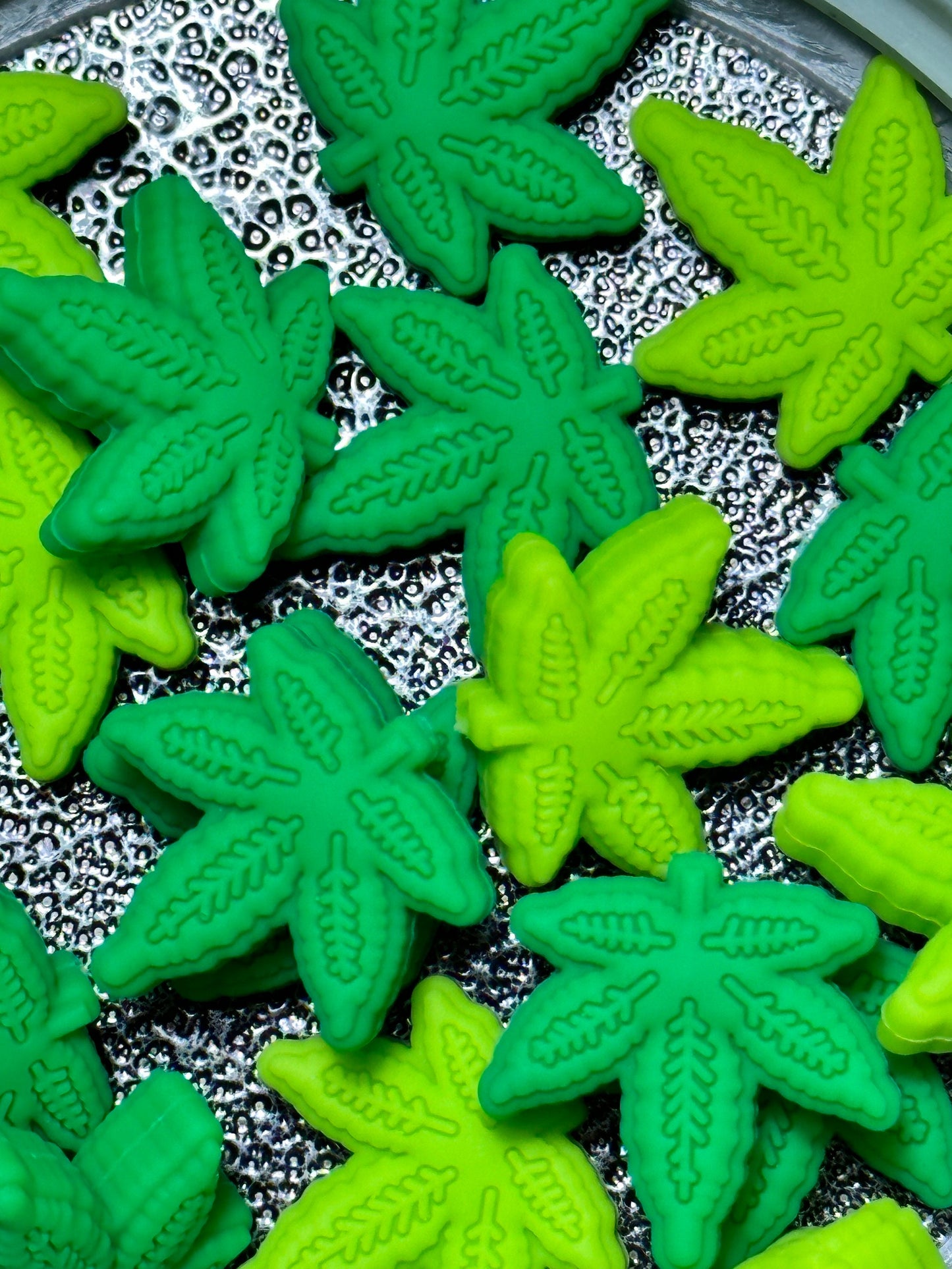 Happy Leaf/ Maple leaf/Focal Bead/ beadable pen/ Silicone bead/ keychain beads/ green leaf