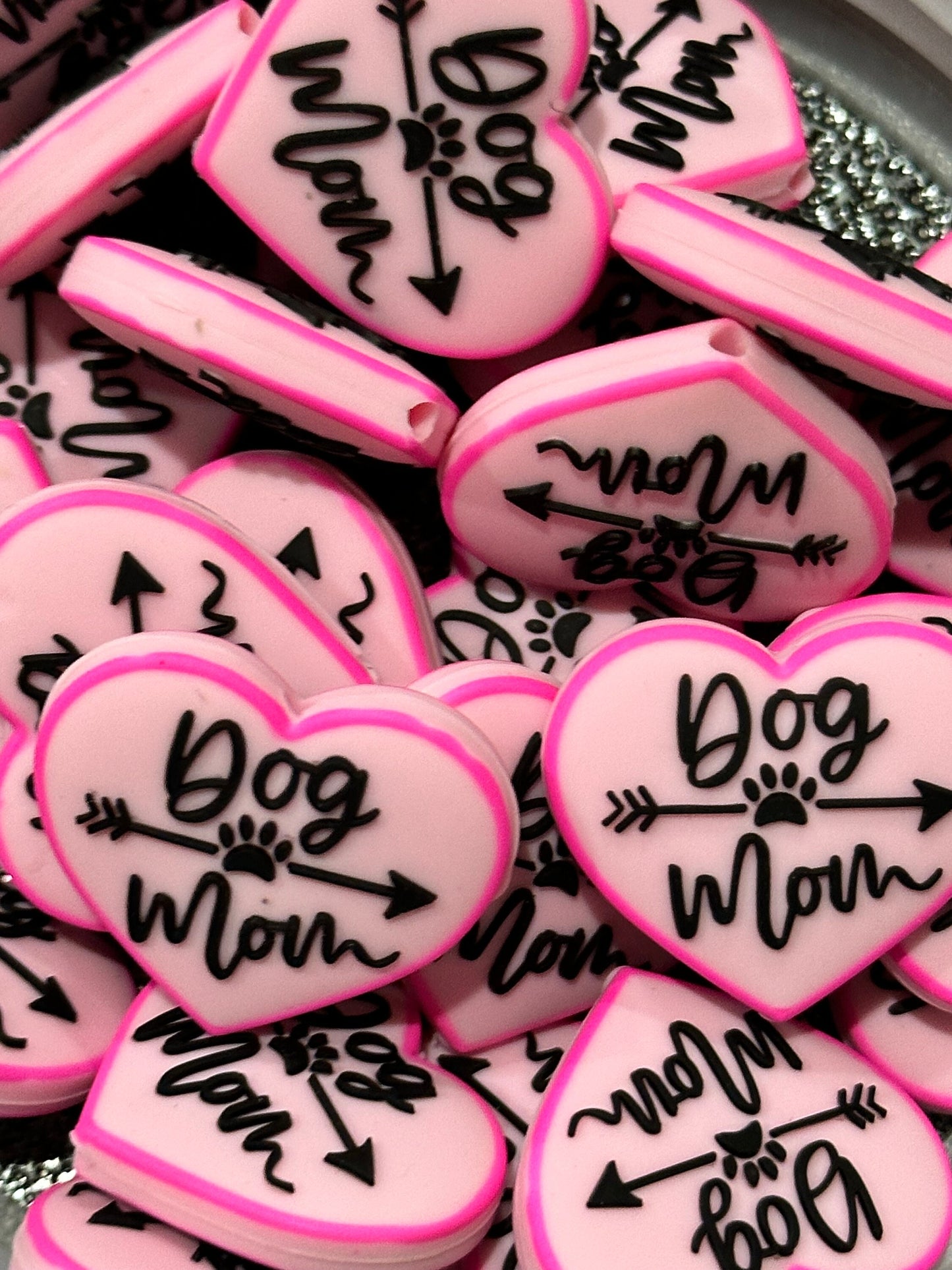 Dog Mom beads/ Focal Bead/ beadable pen/ Silicone bead/ keychain bead/ pet / dog/ pink or black heart/