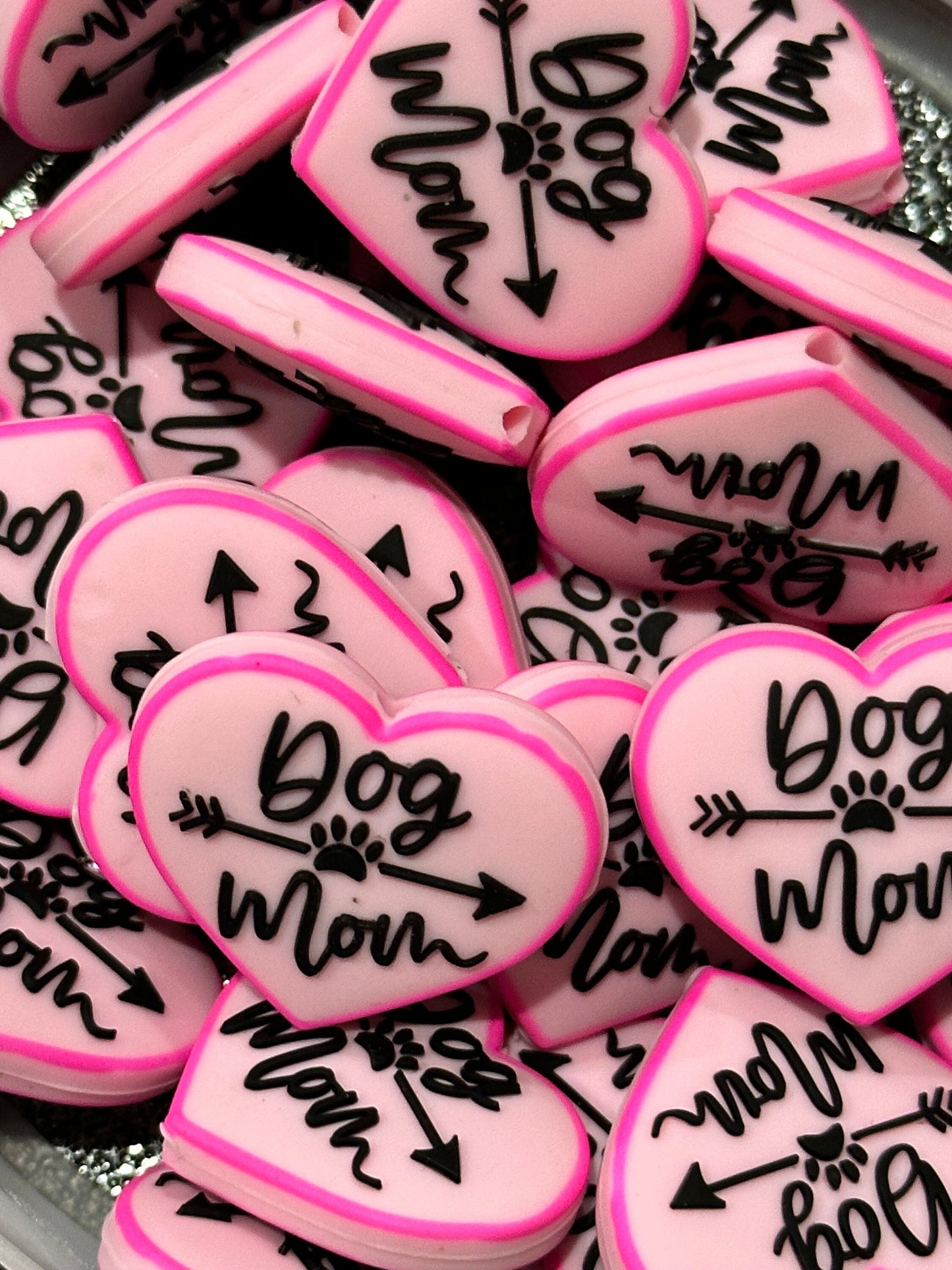 Dog Mom beads/ Focal Bead/ beadable pen/ Silicone bead/ keychain bead/ pet / dog/ pink or black heart/