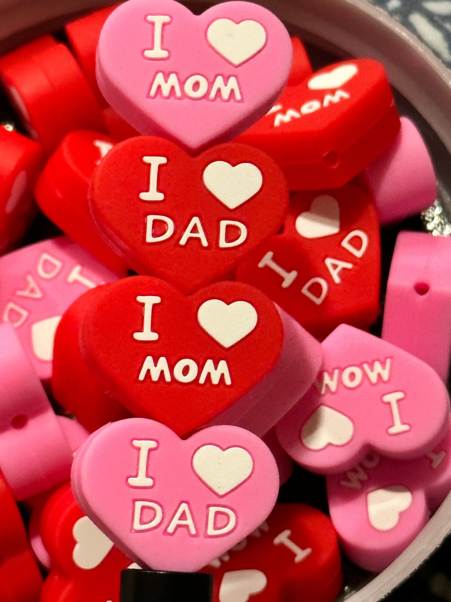 I heart Mom/ I heart Dad/Focal Bead/ beadable pen/ Silicone bead/ keychain beads/ hearts/ mom on one side & dad on the other on every bead