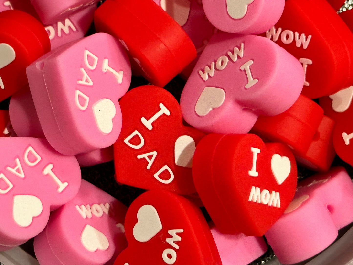 I heart Mom/ I heart Dad/Focal Bead/ beadable pen/ Silicone bead/ keychain beads/ hearts/ mom on one side & dad on the other on every bead