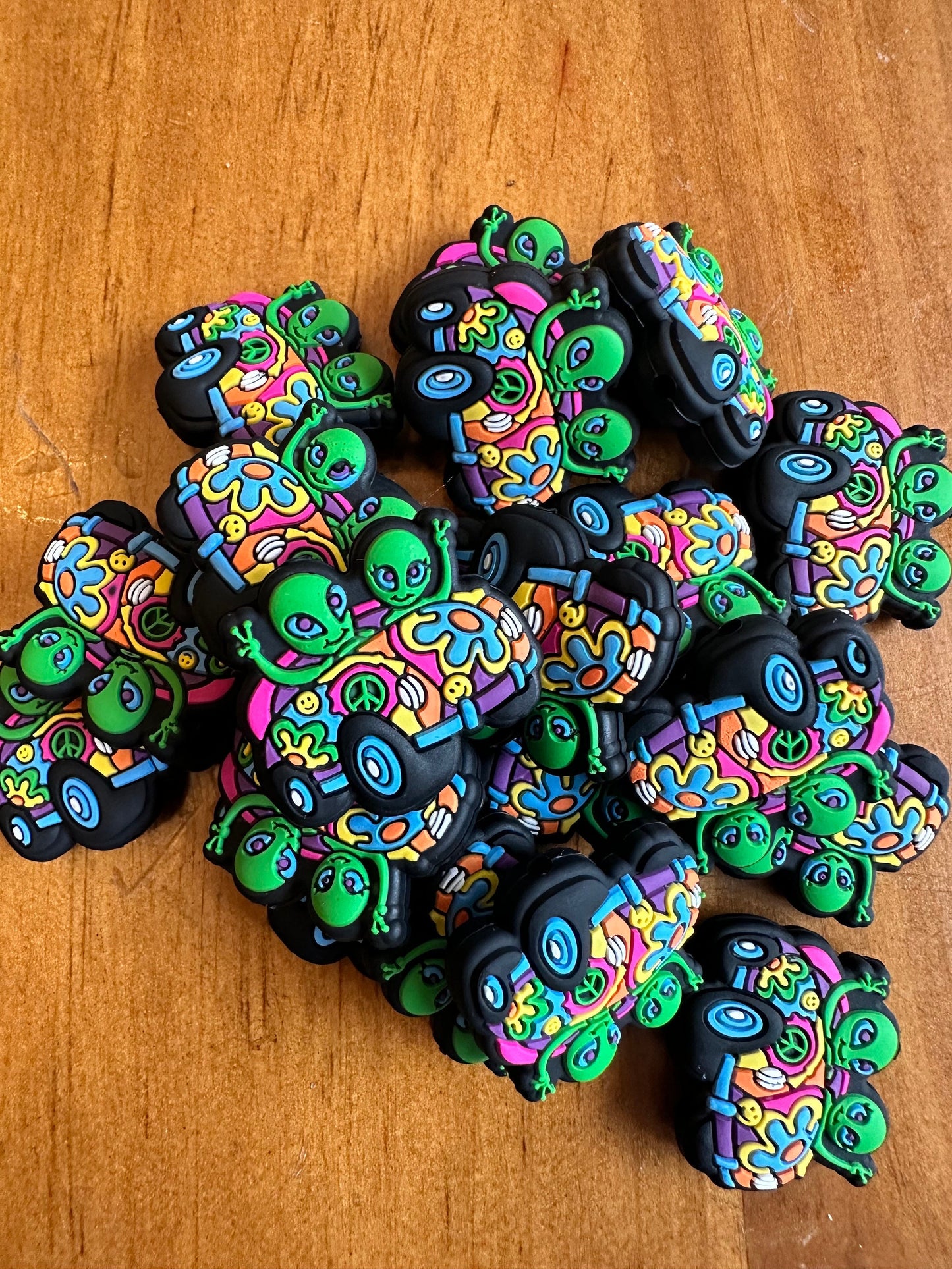 Alien/ Groovy buggy/Focal Bead/beadable pen/Silicone bead/ keychain bead/ unique