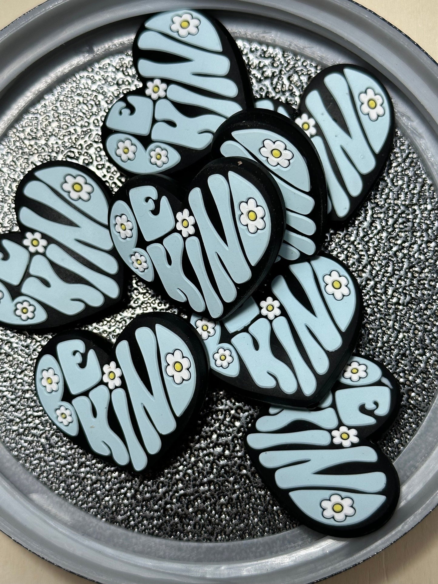 Be kind/Focal Bead/ beadable pen/ Silicone bead/ keychain bead/ heart shaped/ kindness matters/ daisies/ choose your color