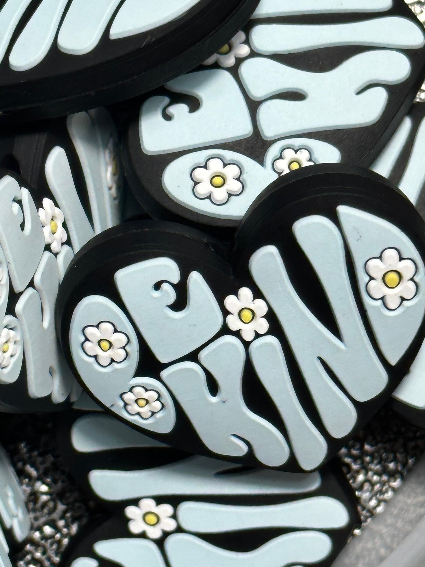Be kind/Focal Bead/ beadable pen/ Silicone bead/ keychain bead/ heart shaped/ kindness matters/ daisies/ choose your color