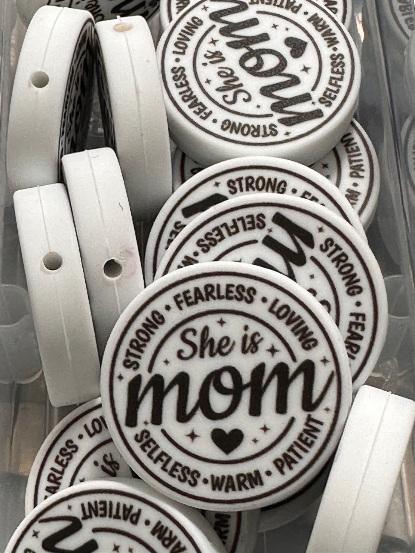 Mom Focal Bead/ beadable pen/ Silicone bead/ mother/ keychain bead/ circle shaped/ Mothers Day