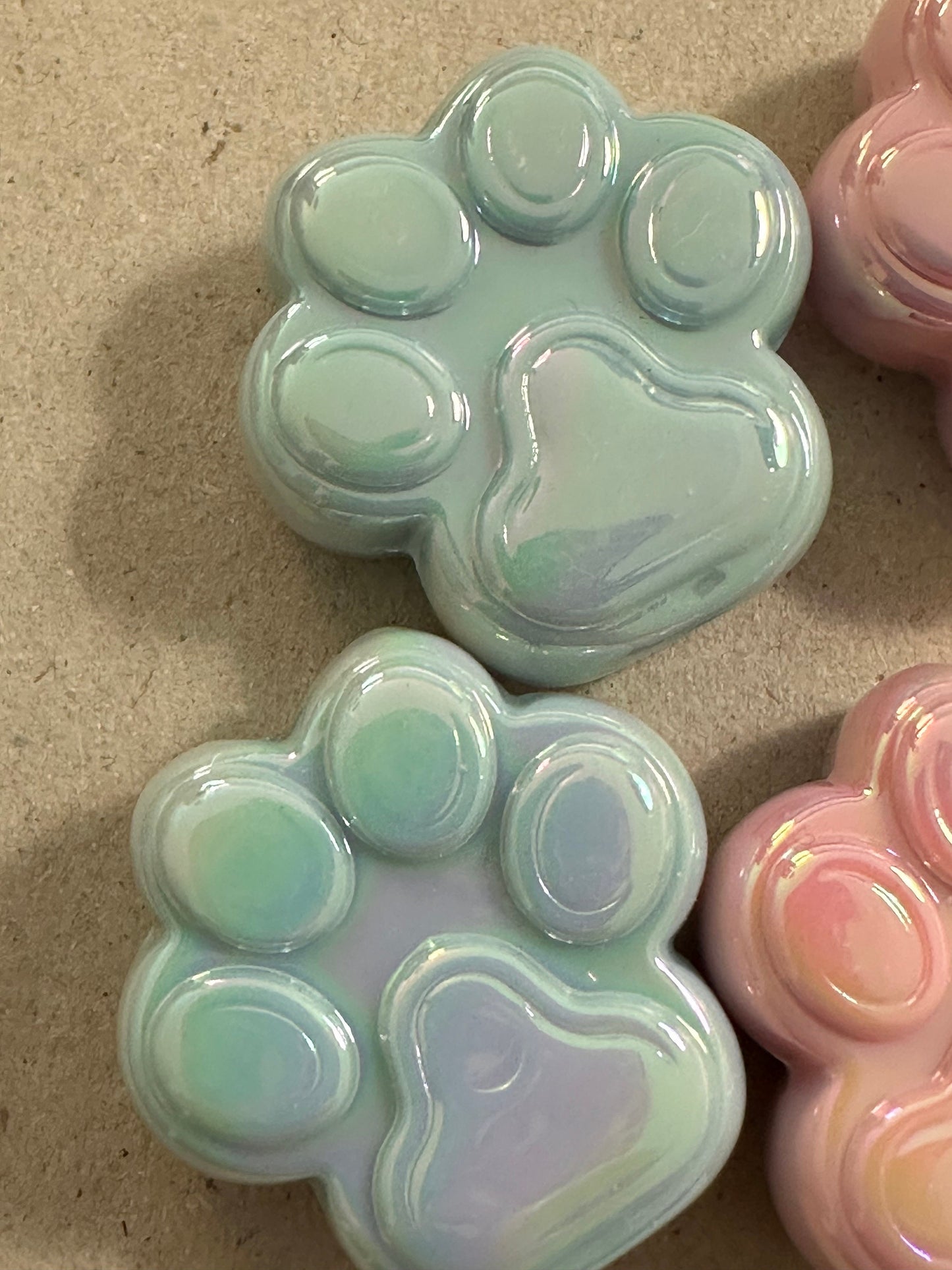 Five (5) PURPLE acrylic paw shaped beads/ Focal Bead/ beadable pen/ Acrylic bead/ keychain bead/ DIY/ Dog