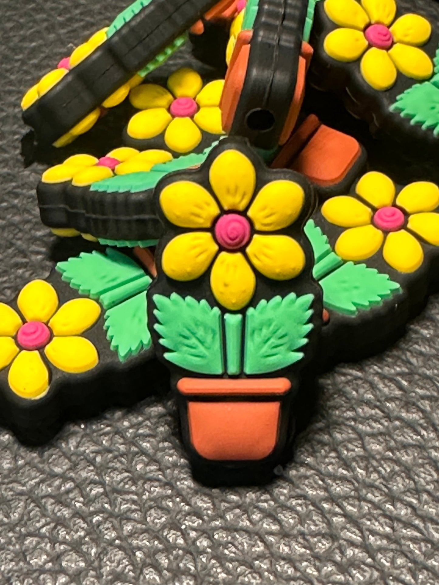 Yellow flower in flower pot/ Focal Bead/ beadable pen/ Silicone bead/ keychain bead/ DIY/ Daisy flower