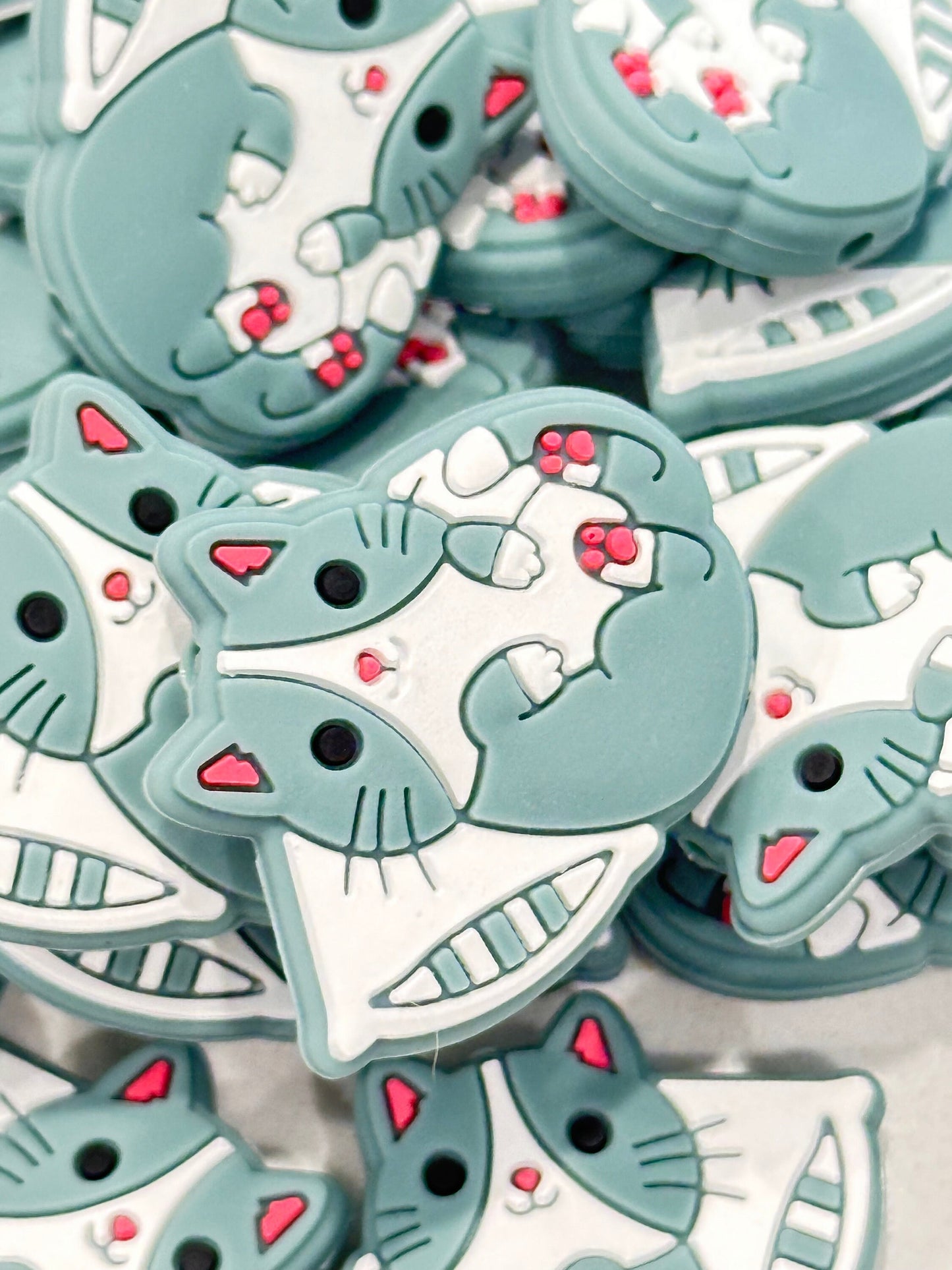 Sleepy cat Focal Bead/ beadable pen/ Silicone bead/ keychain bead/ cat