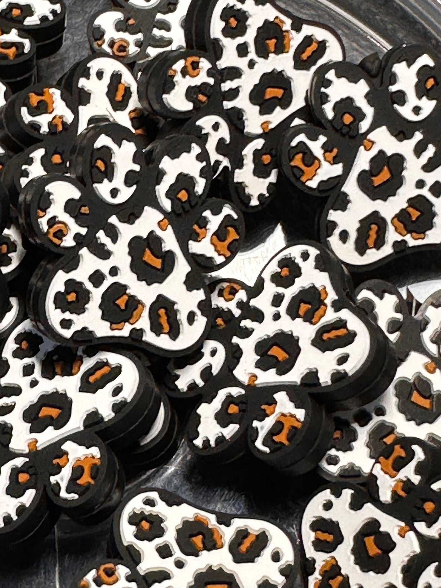 Focal Bead/ beadable pen/ Silicone bead/ keychain bead/DIY/dog paw/leopard print