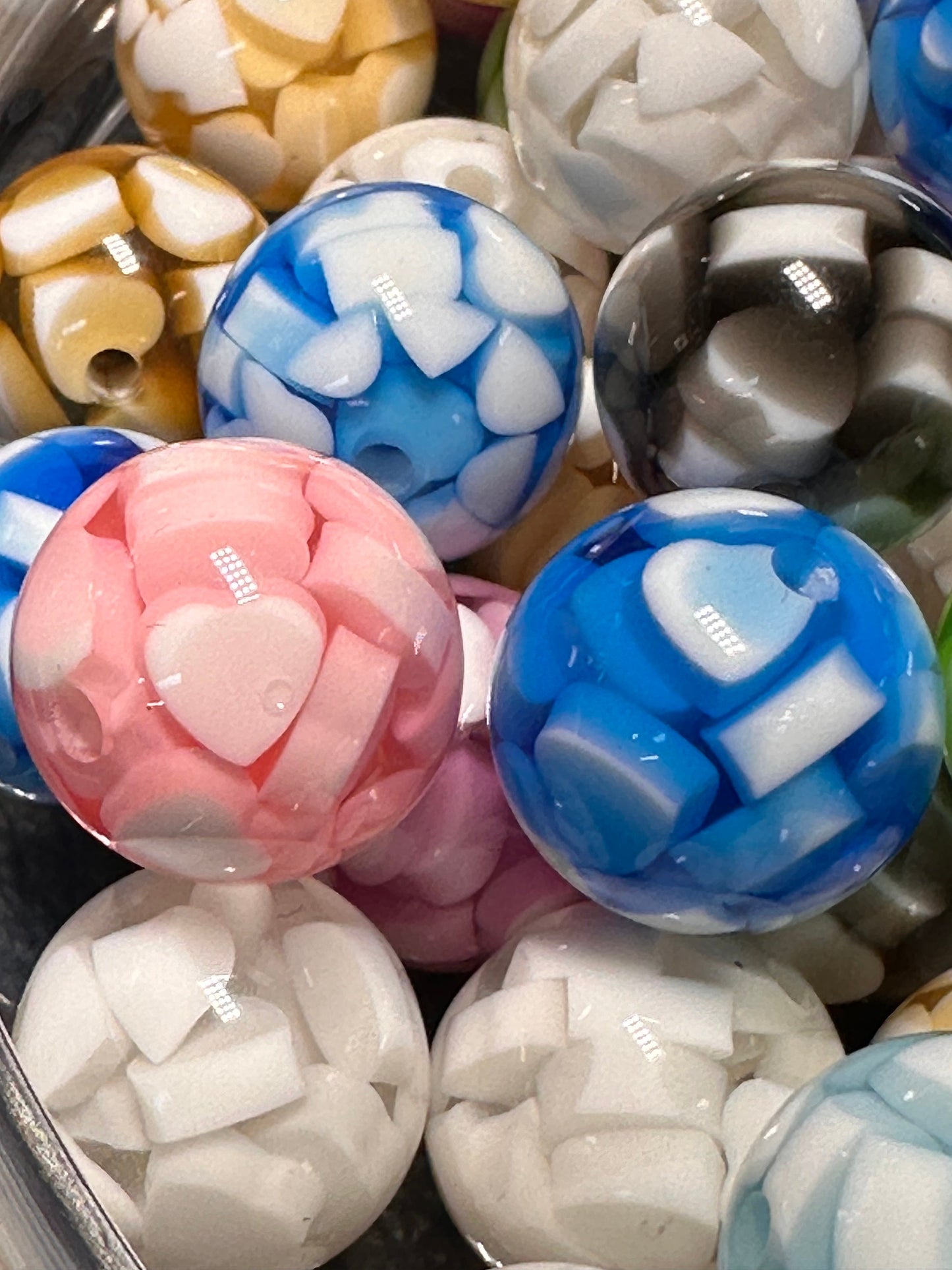Ten (10) 16mm round beads with heart shapes inside / Focal Bead/ beadable pen/ acrylic bead/ keychain bead/ Ten (10) beads included/