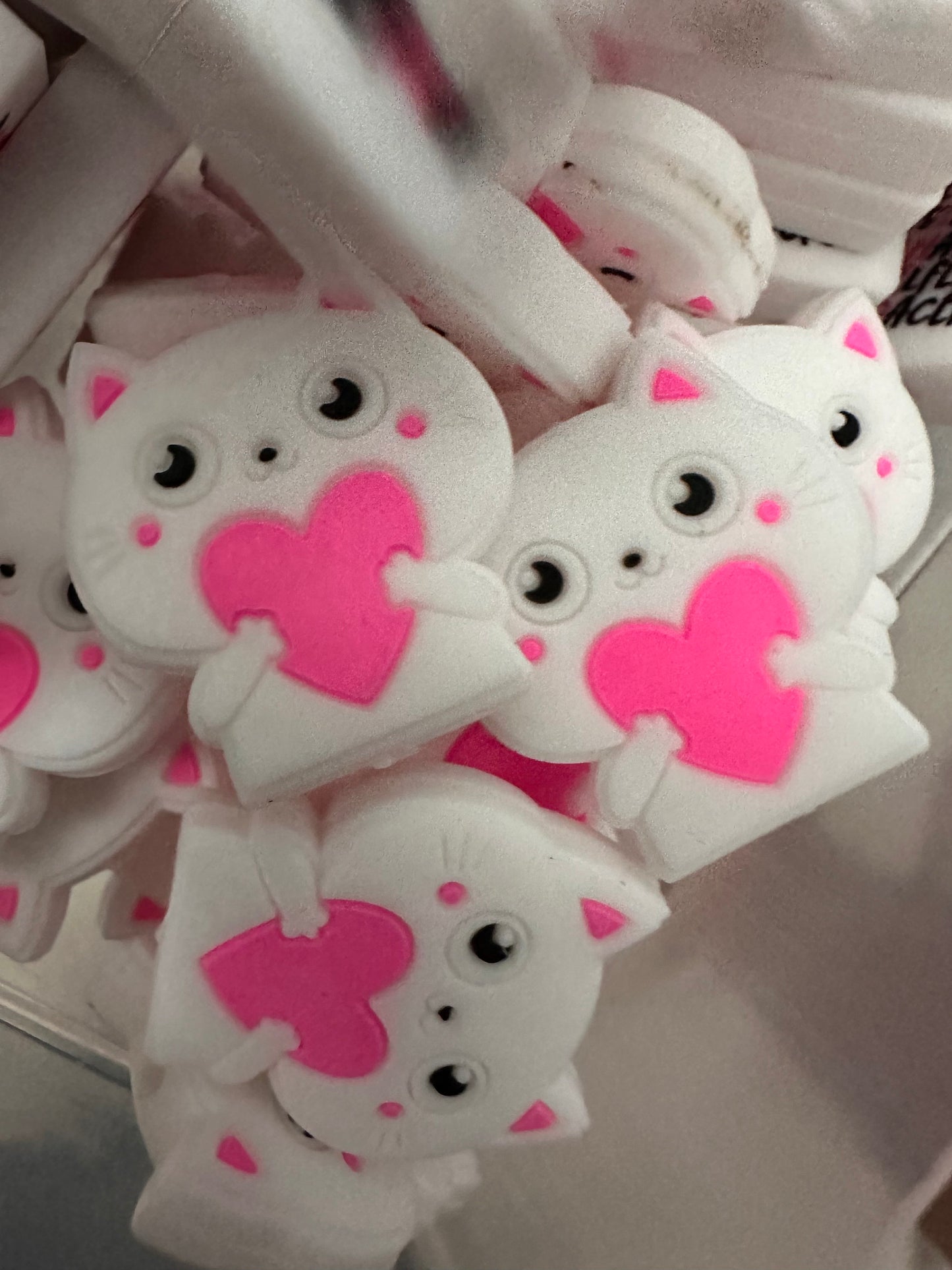Cat with heart/ Focal Bead/ beadable pen/ Silicone bead/ keychain bead/ bestie / best friend/ kitty/ pink
