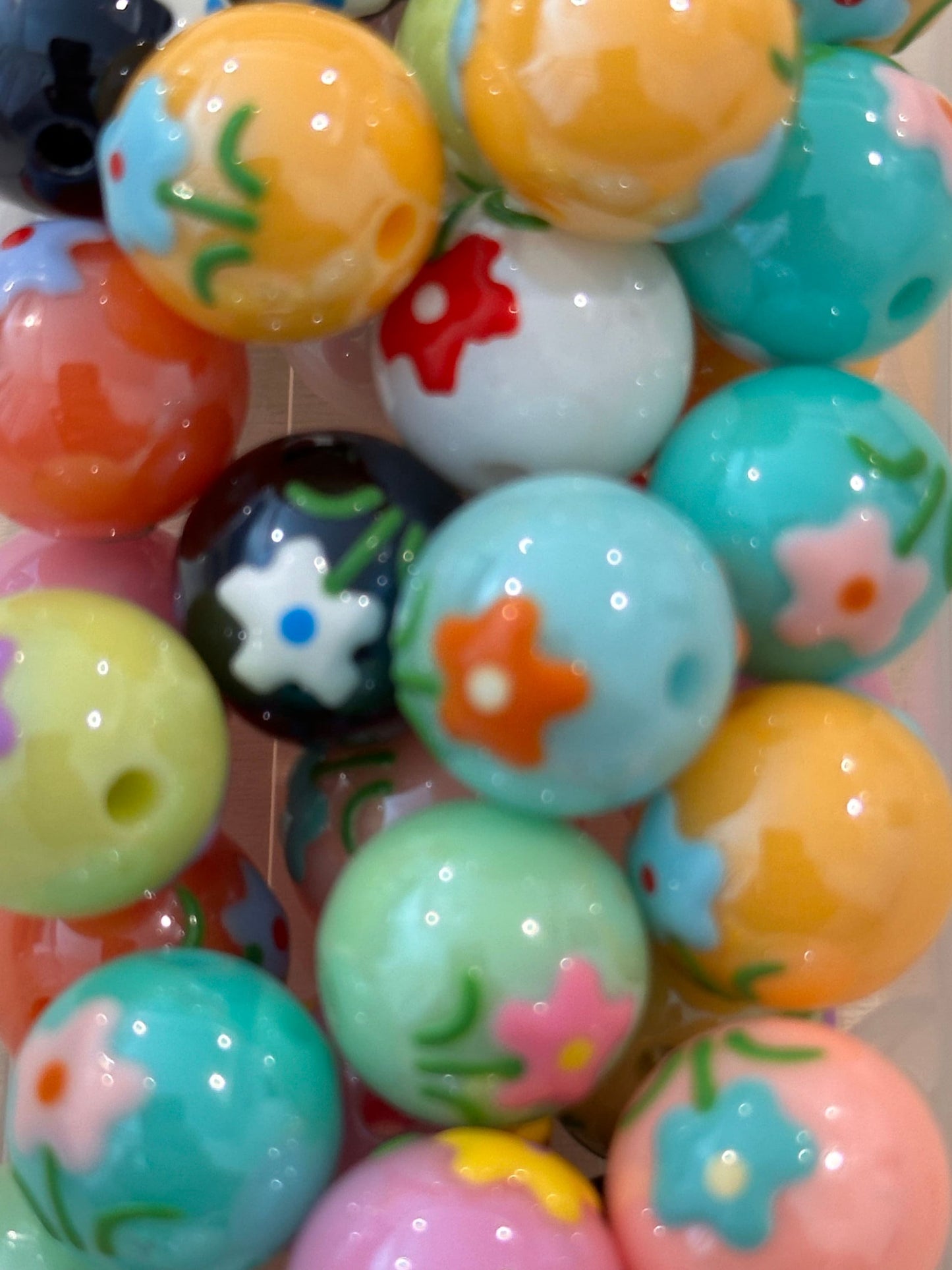 Hand painted flower bead /Acrylic Bead/ beadable pen/ Heart bead/ keychain bead/ Includes 5 beads/ Mothers Day/ hand painted