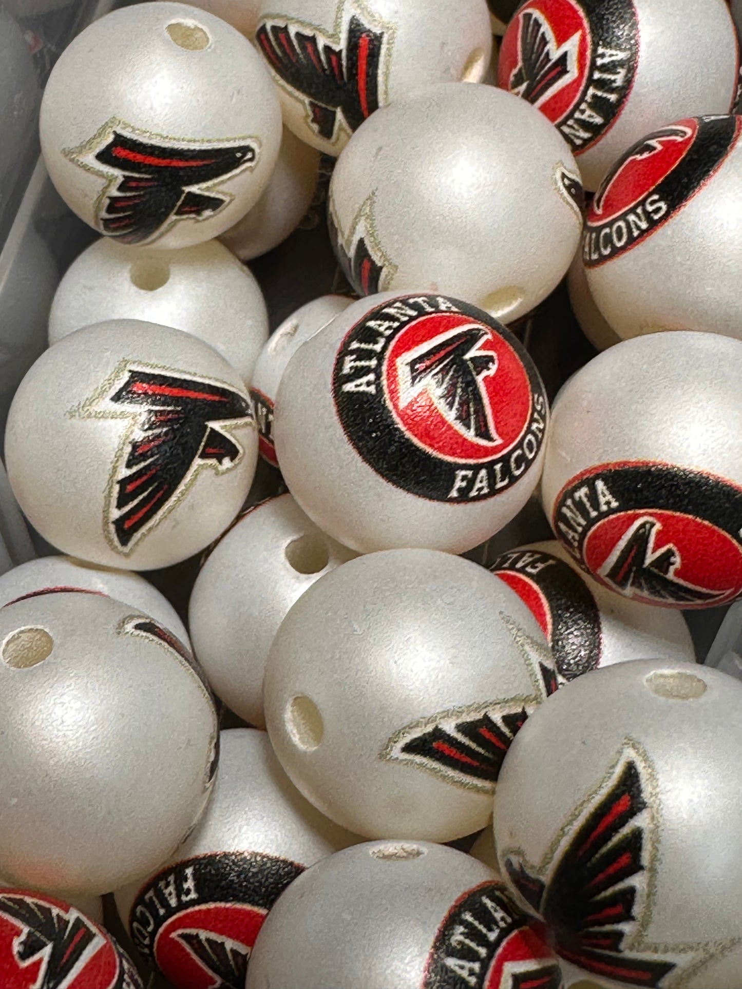 Acrylic Atlanta Falcons football on satin white beads/ sports team bead/ beadable pen/ keychain bead/16 mm/10 beads included/2 designs