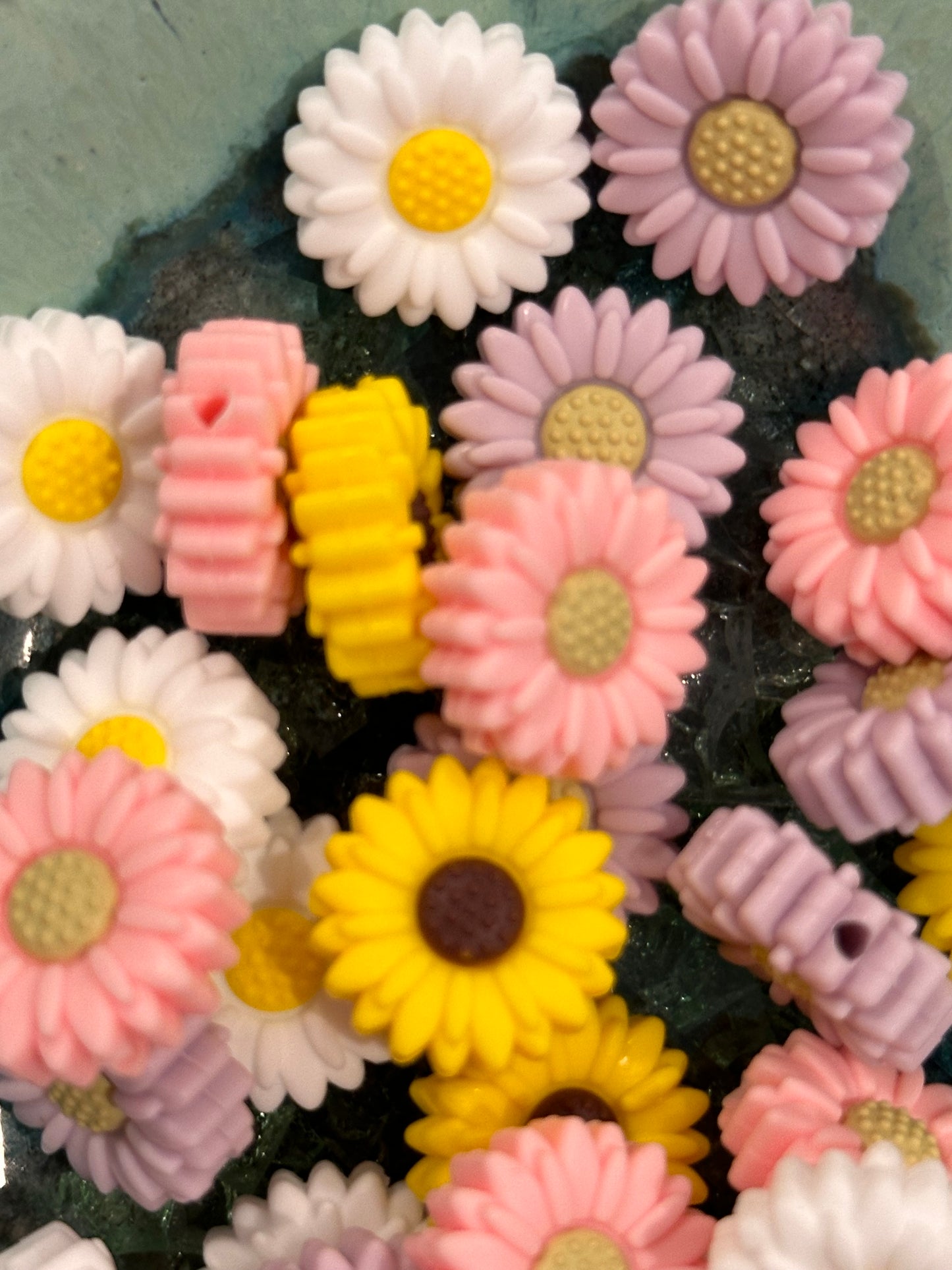 Small flower Focal Bead/ Daisy