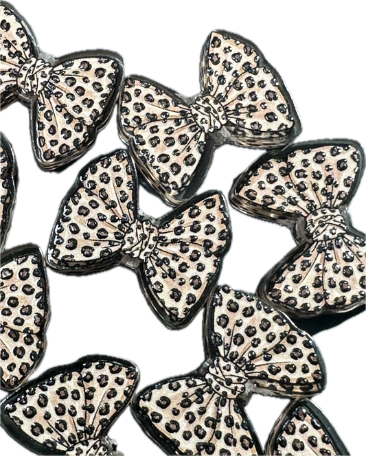 Leopard bow design acrylic focal bead- set of 2/ focal bead/ pen beading / keychain bead / cheetah