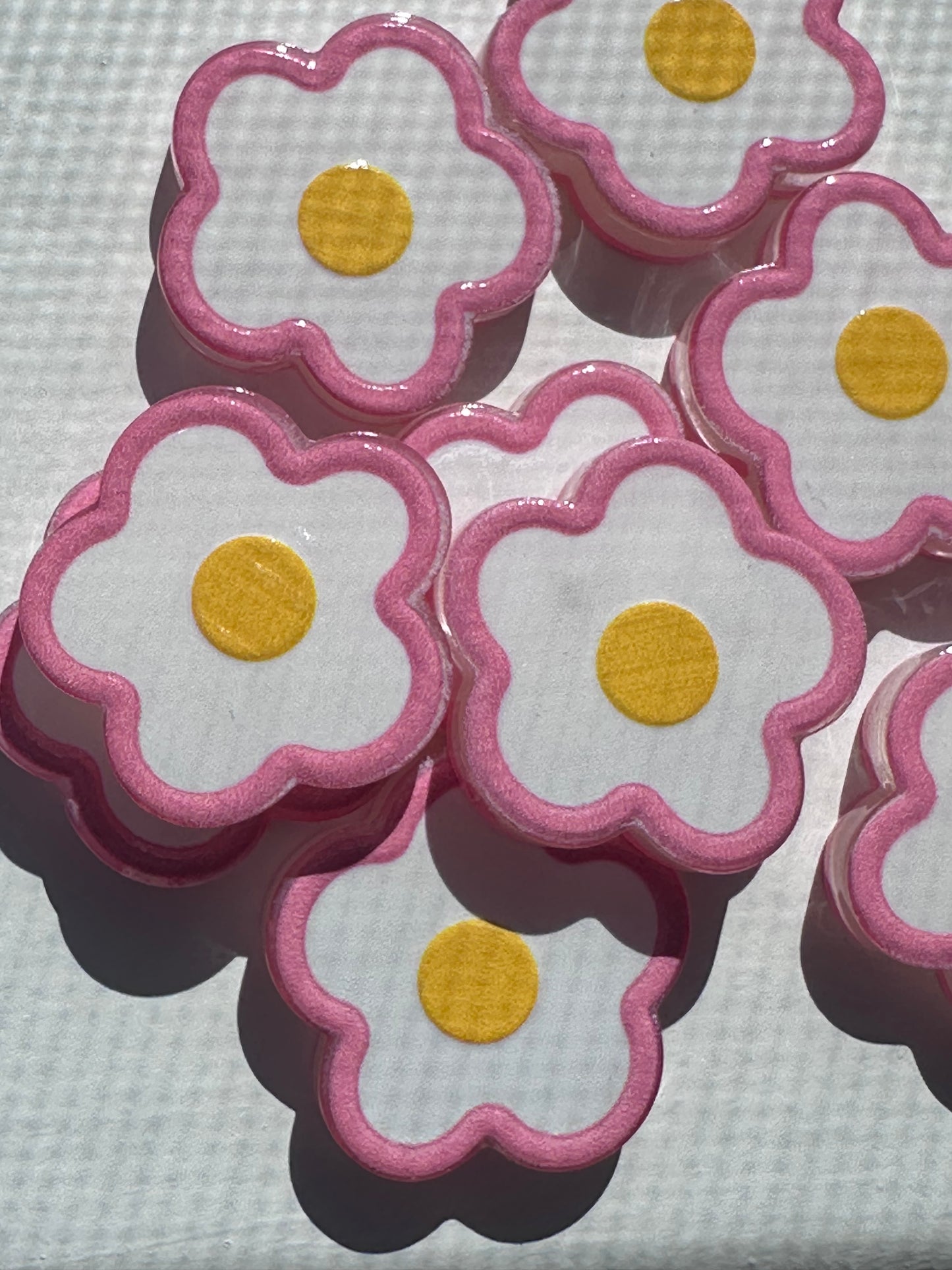 Daisy flower acrylic focal bead- set of 2/ focal bead/ pen beading / keychain bead/