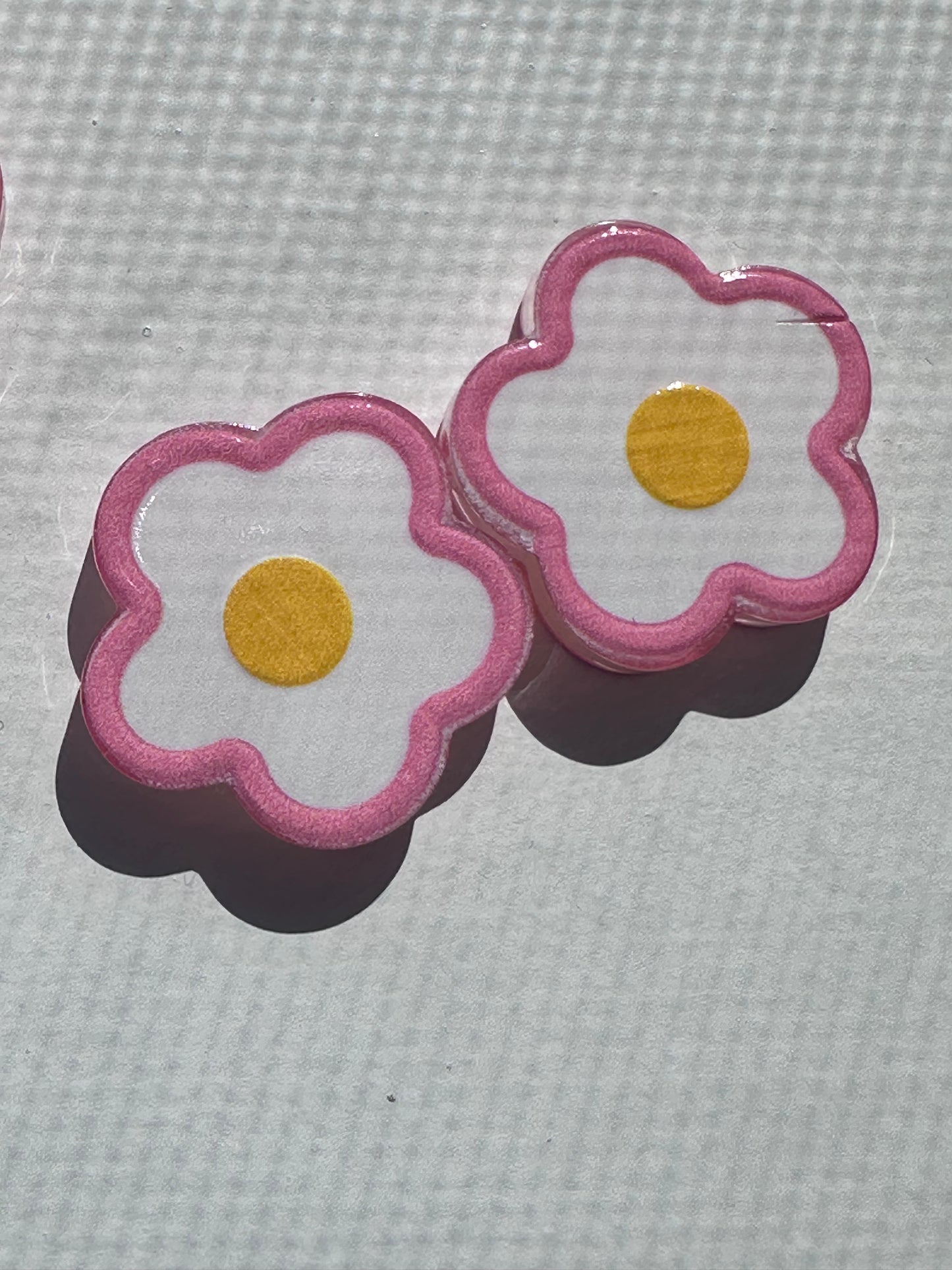 Daisy flower acrylic focal bead- set of 2/ focal bead/ pen beading / keychain bead/