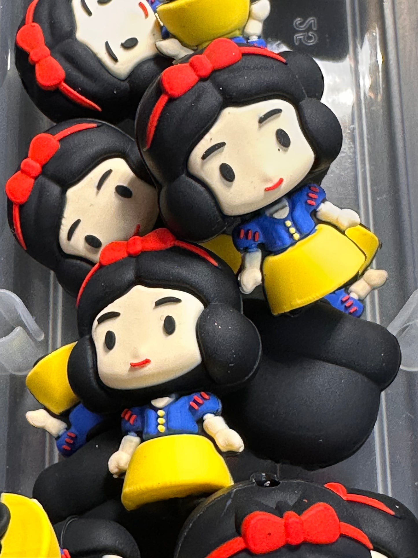 3D girl focal bead/ silicone bead/ girl with 7 friends