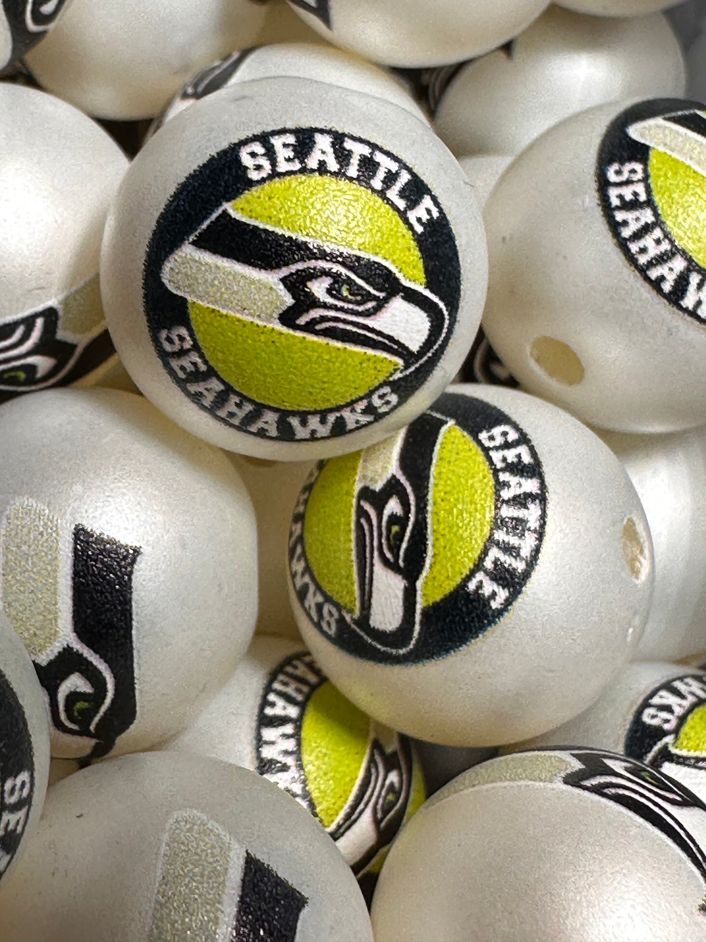 Acrylic Seattle Seahawks football on satin white beads/ sports team bead/ beadable pen/ keychain bead/16 mm/10 beads included/2 designs