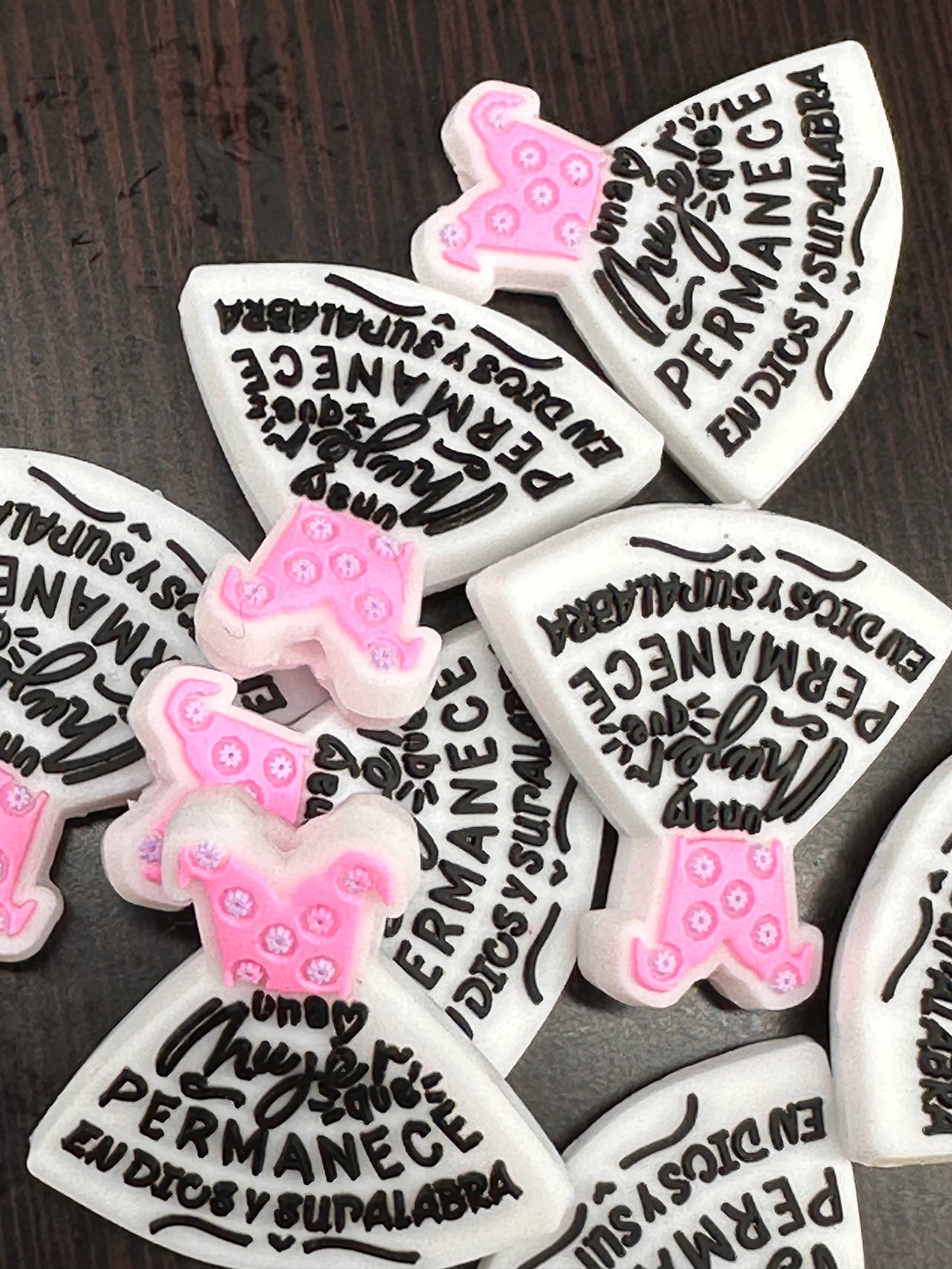 God is good Focal Bead/ beadable pen/ Silicone  bead/keychain bead/ “Una Mujer que Permanece” Dress / espanol