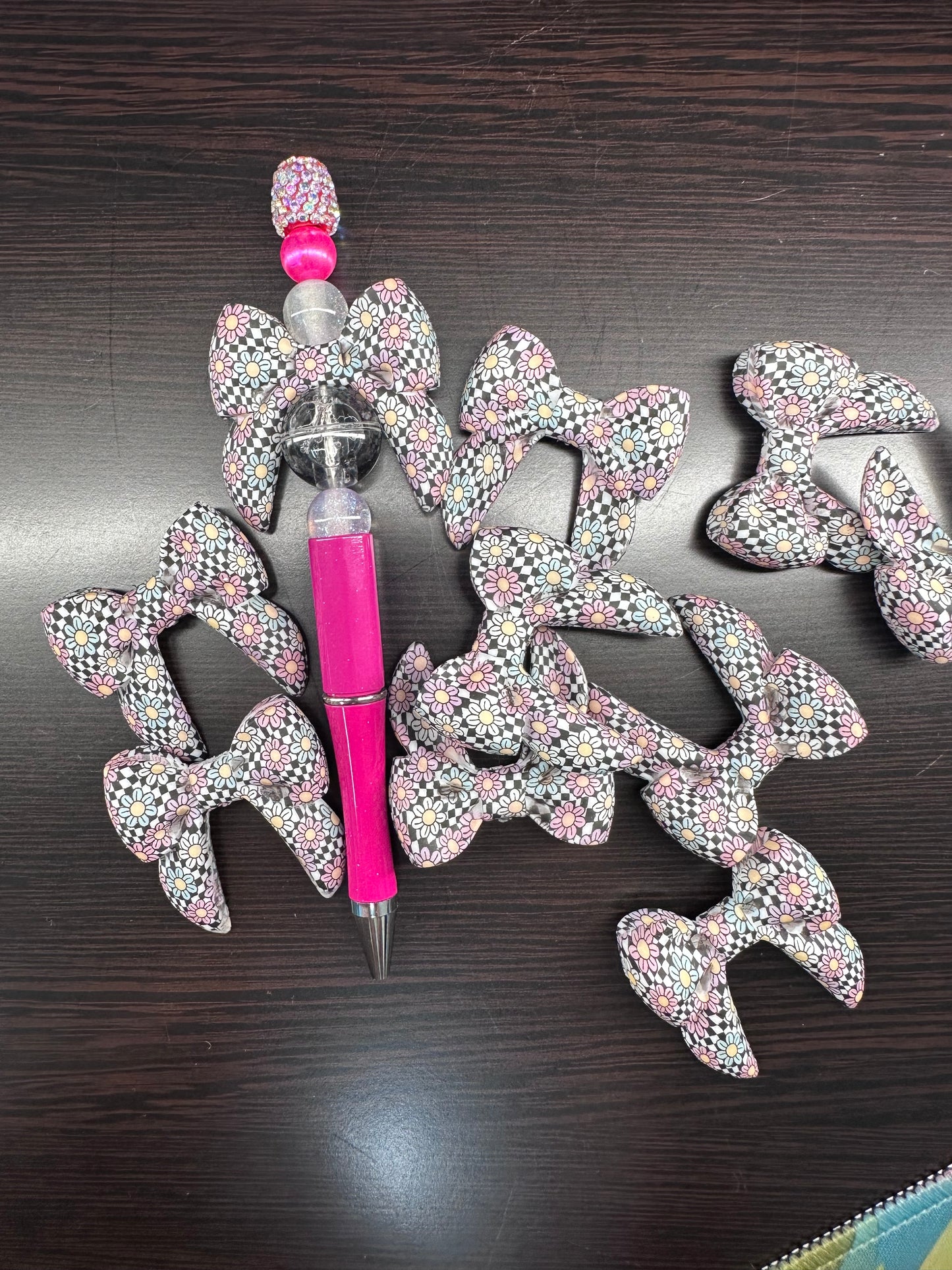 Daisy Floral Bow Bead • Checkered Bow Focal • Silicone Pen Bead • DIY Keychain & Craft Bead
