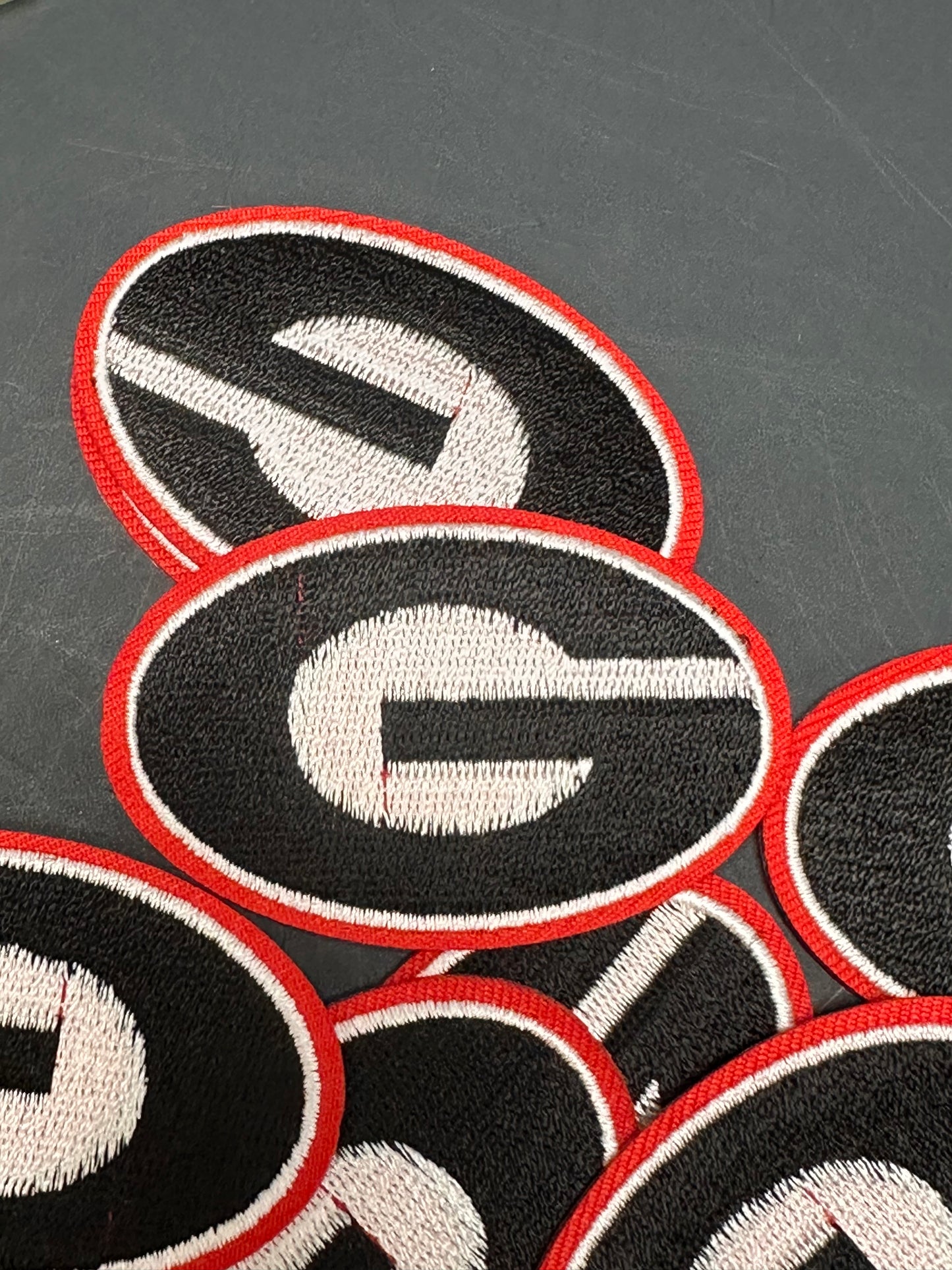 GEORGIA BULLDOGS /IRON ON PATCH/ SIZE SMALL/ QUALITY MATERIAL/FABRIC PATCHES/FOOTBALL TEAM