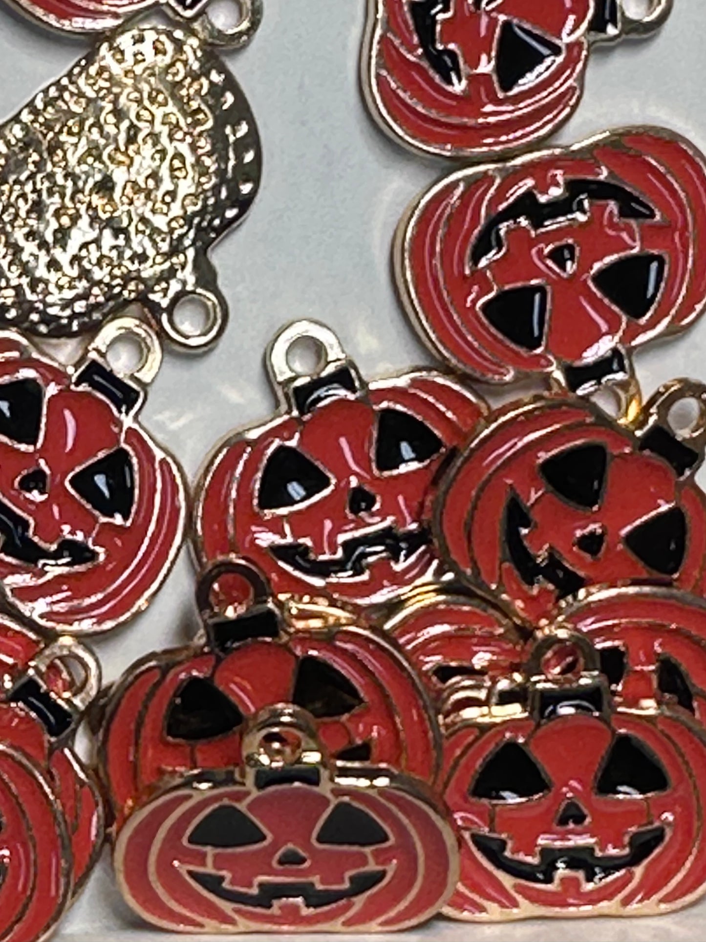 Halloween enamel metal charms/ DIY charm bracelet/ DIY necklace/ Jack o lantern/ Pumpkin