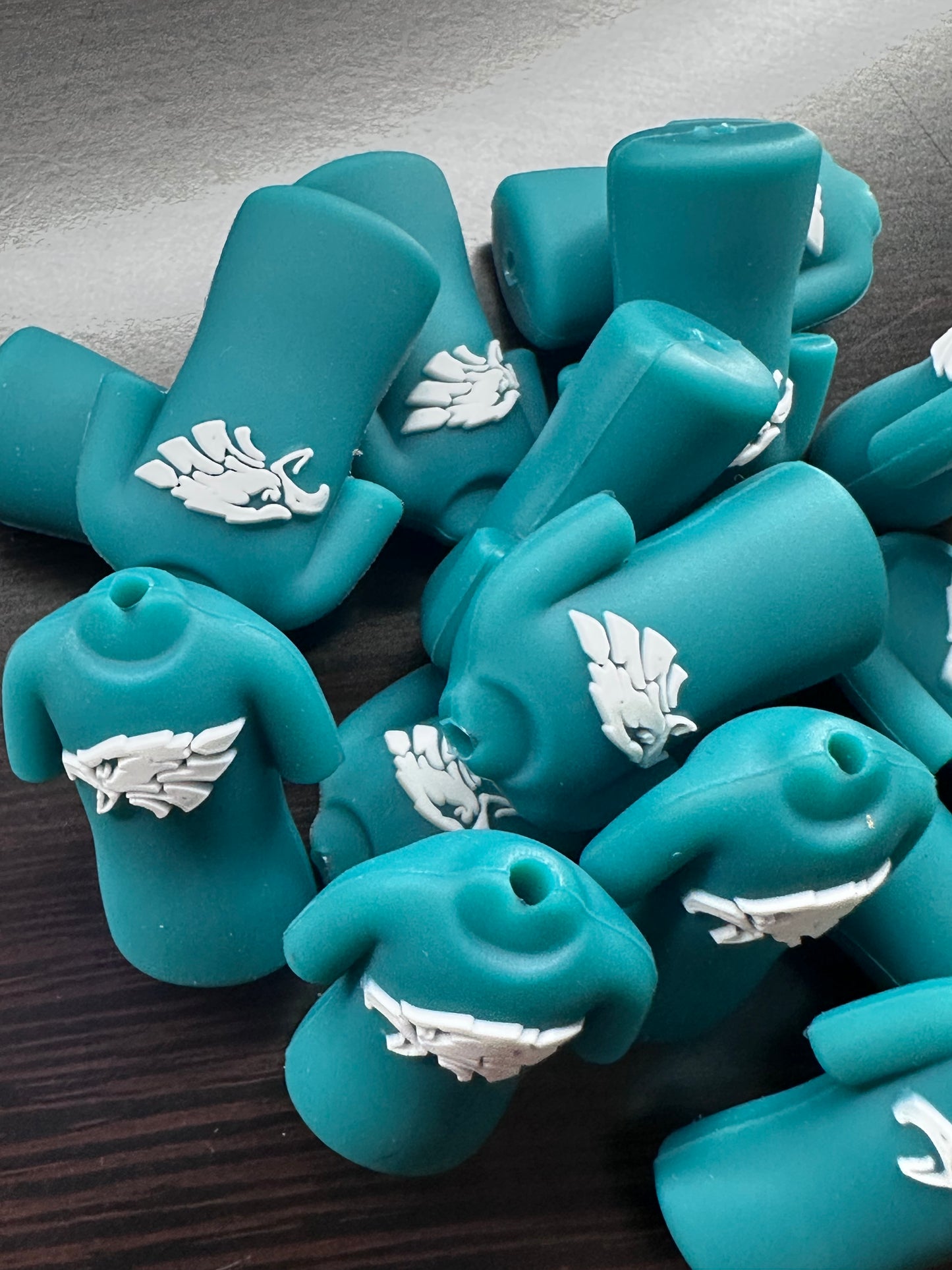 3D football jersey shaped Philadelphia Eagles focal bead/