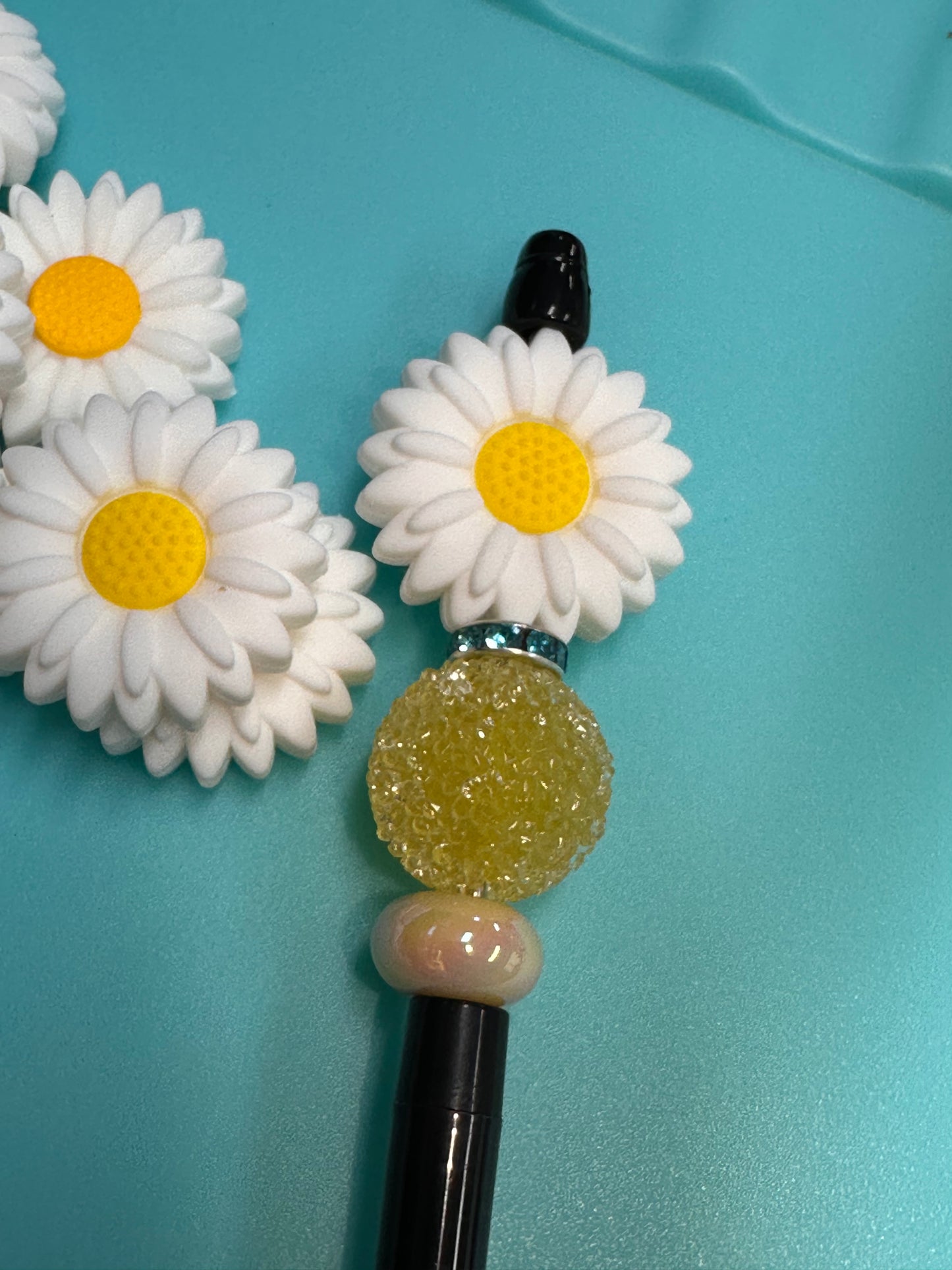 3D Daisy flowers Focal Bead/ beadable pen/ Silicone  bead/ daisies/ keychain bead/